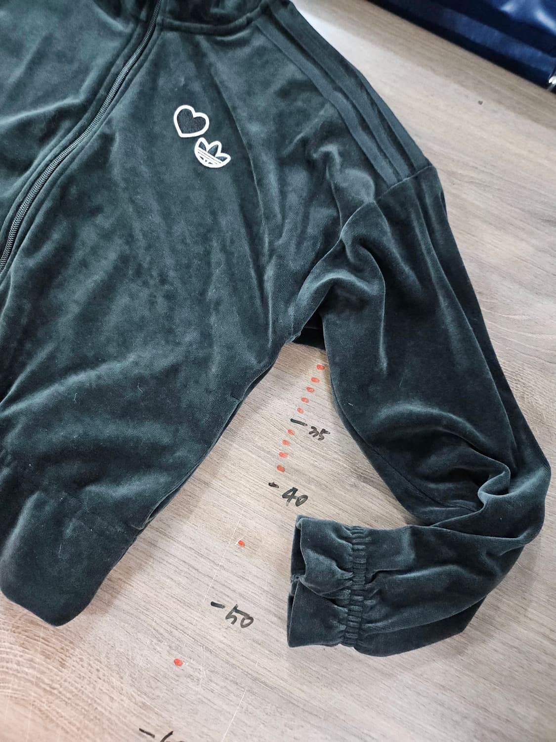 아디다스 데일리 벨루어 벨벳 하트  풀집업 트랙 자켓XS 상품이미지8
