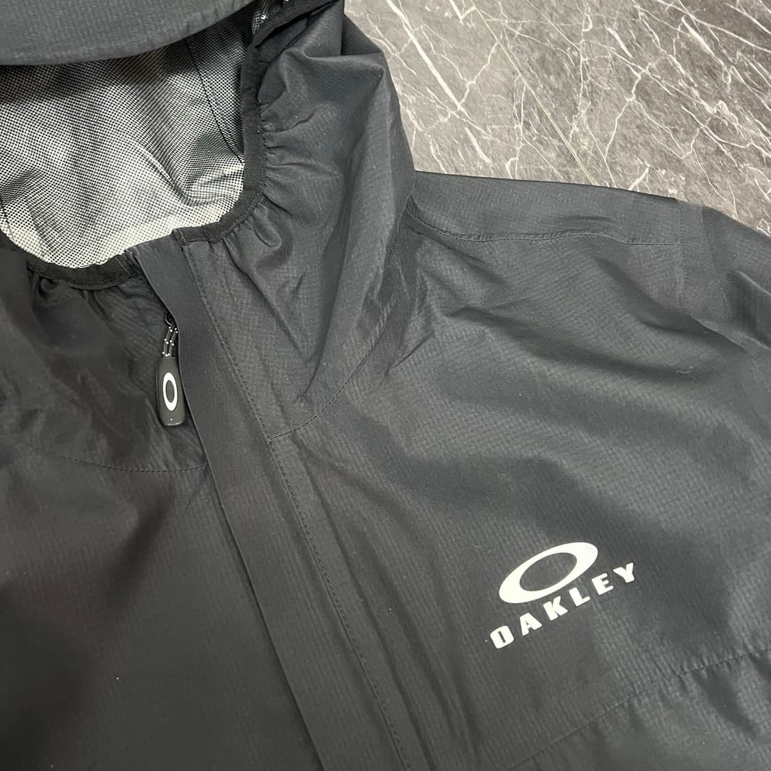 오클리 엘리먼츠 쉘 자켓 2.0 블랙아웃 상품이미지5