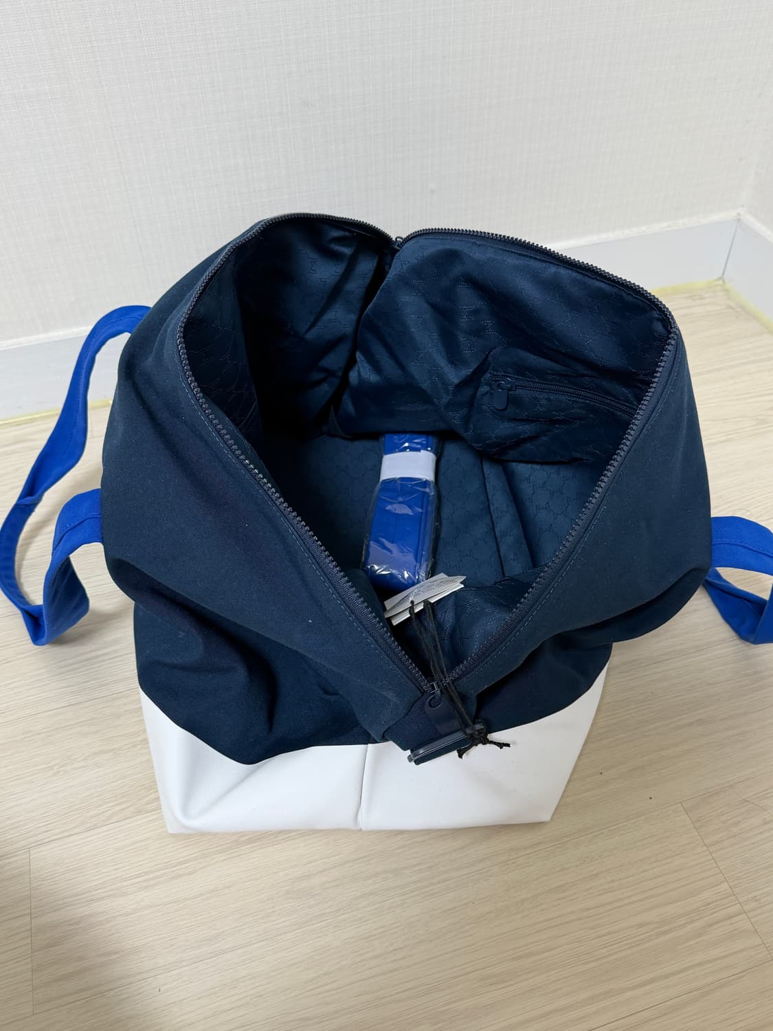 MINI 카 페이스 디테일 더플백 - 블레이징 블루 상품이미지3