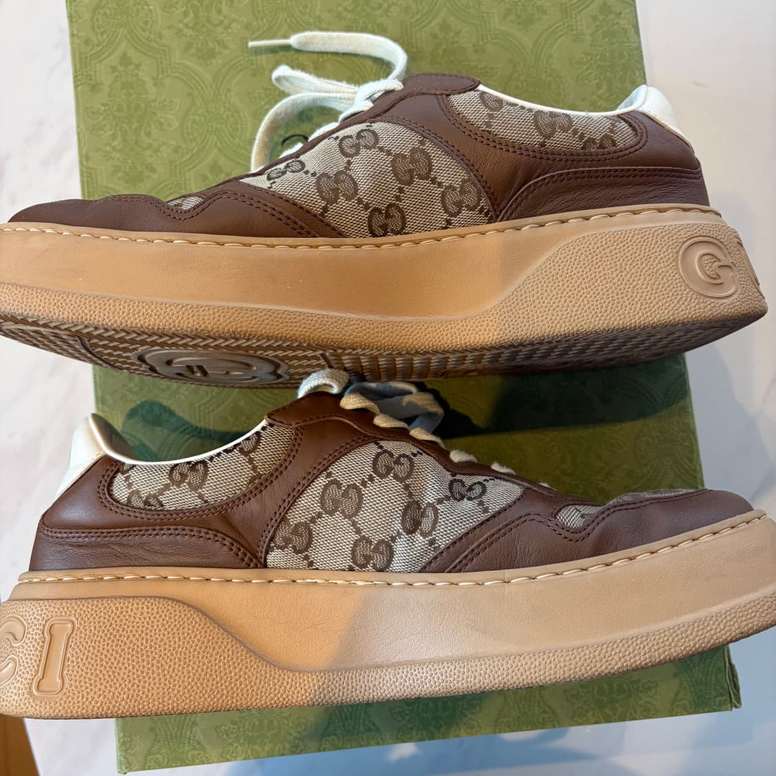 구찌 GG 레더 스니커즈 270사이즈 (실착1회) 상품이미지4