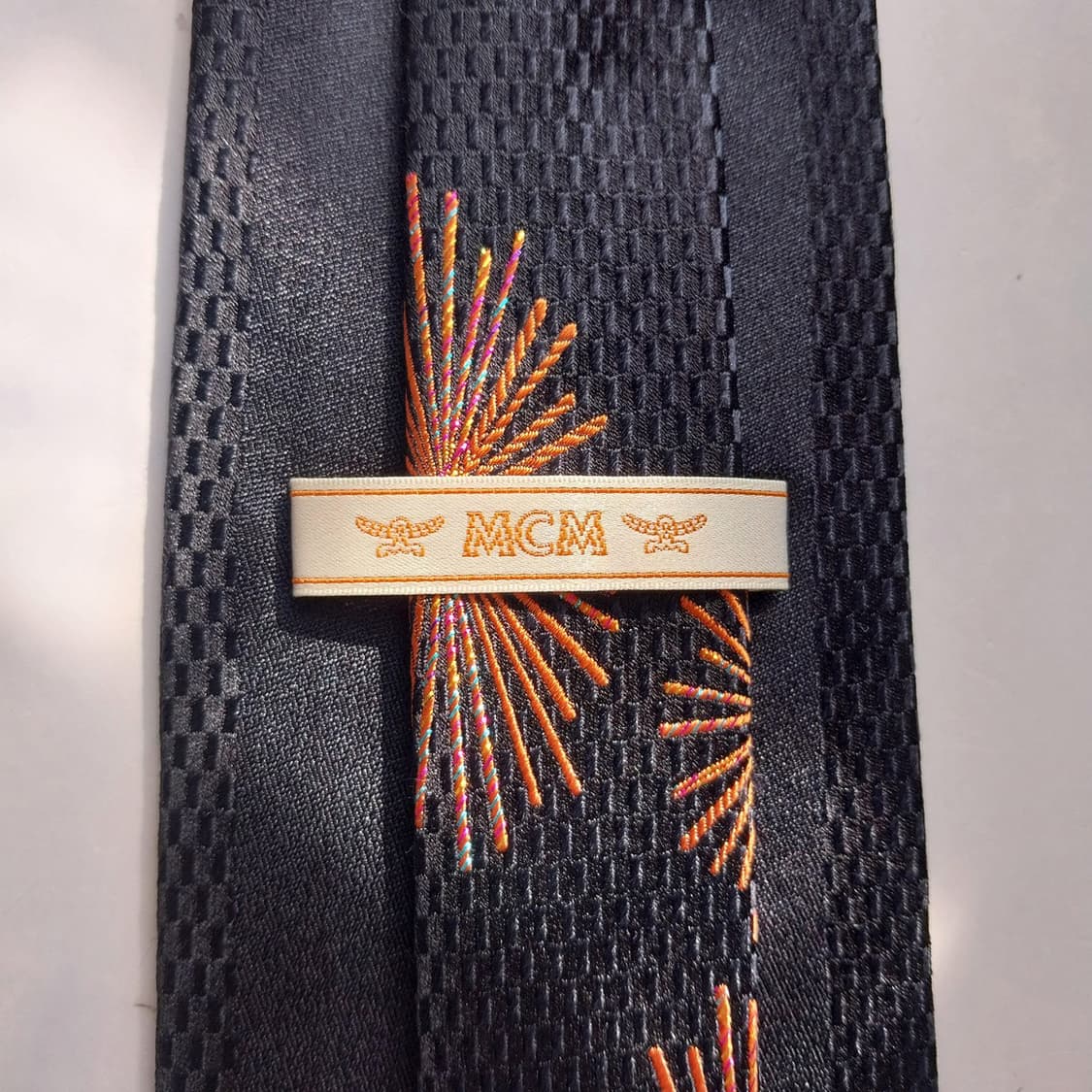 엠씨엠 실크 블랙 불꽃 모티브 패턴 넥타이 9.2cm A+등급 K2218 상품이미지9