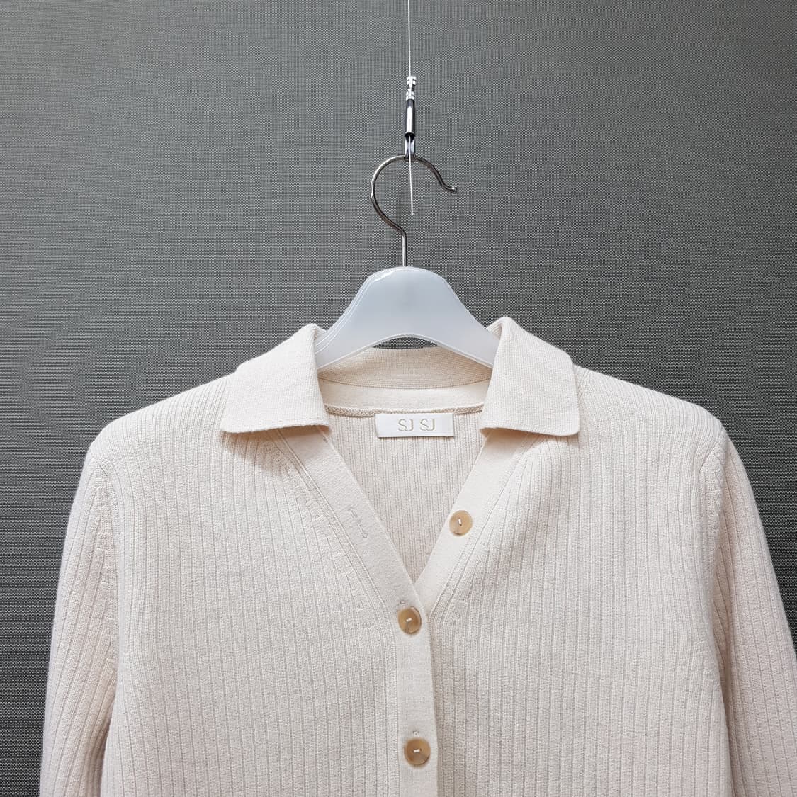 한섬 SJSJ 리브드 카라 니트 가디건 F사이즈 상품이미지3