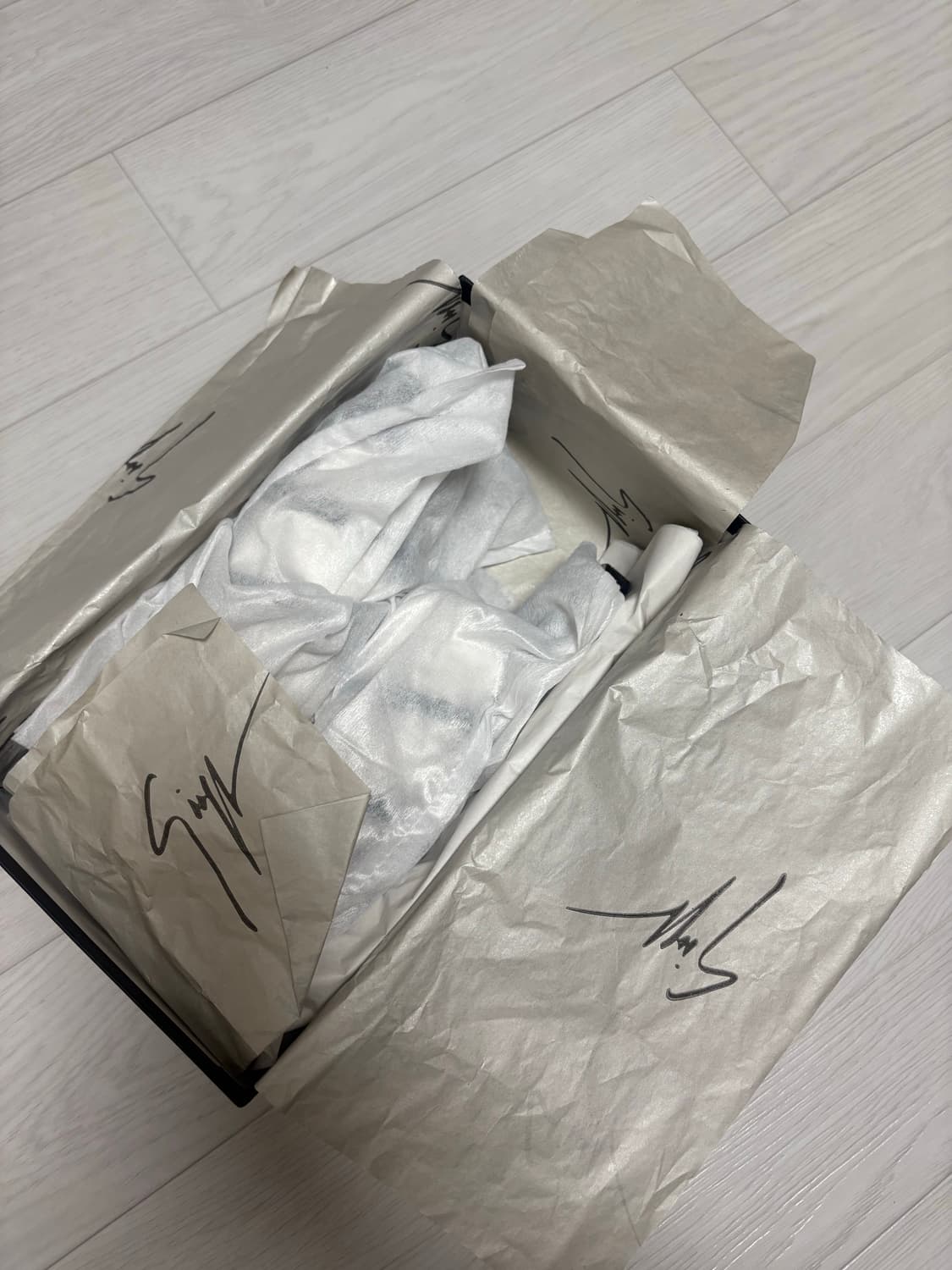 쥬세페자노티 안야 하트 샌들 상품이미지2