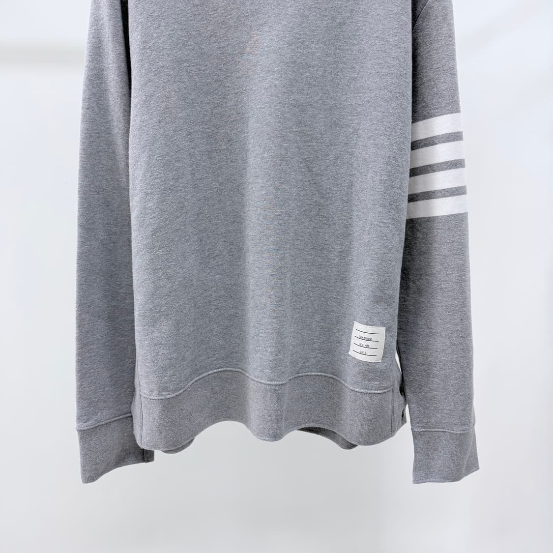 [S+급/7] 톰브라운 사선완장 맨투맨 그레이 상품이미지4