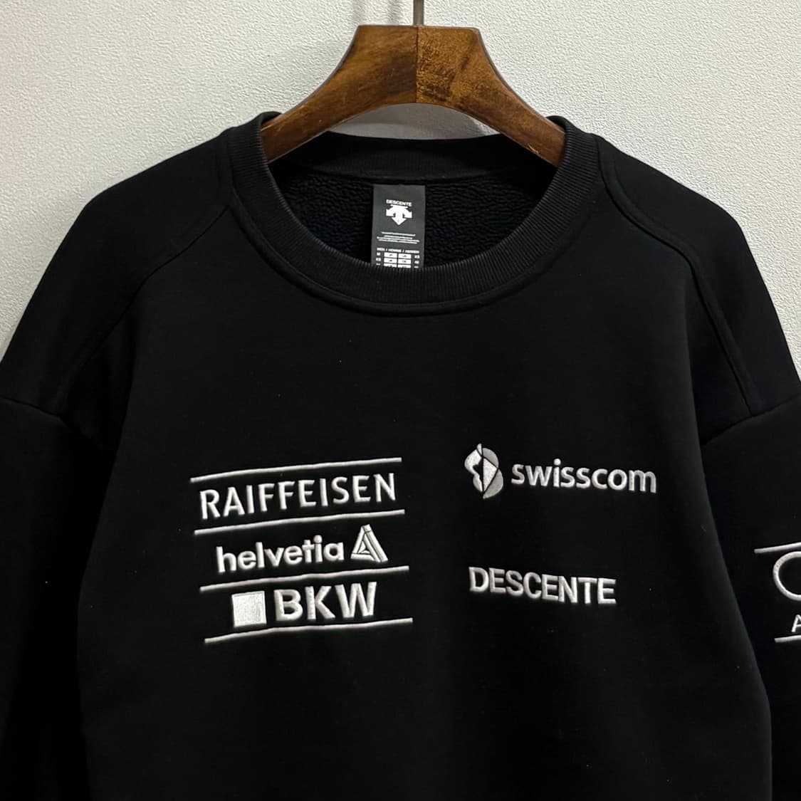 데상트 스위스 스키팀 기모 맨투맨 95 상품이미지3