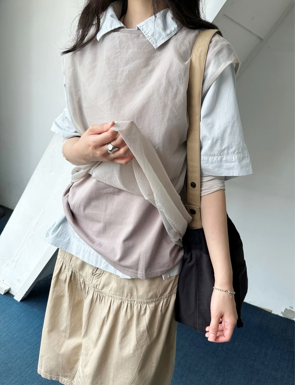 Fake layered design sleeveles top 상품이미지8