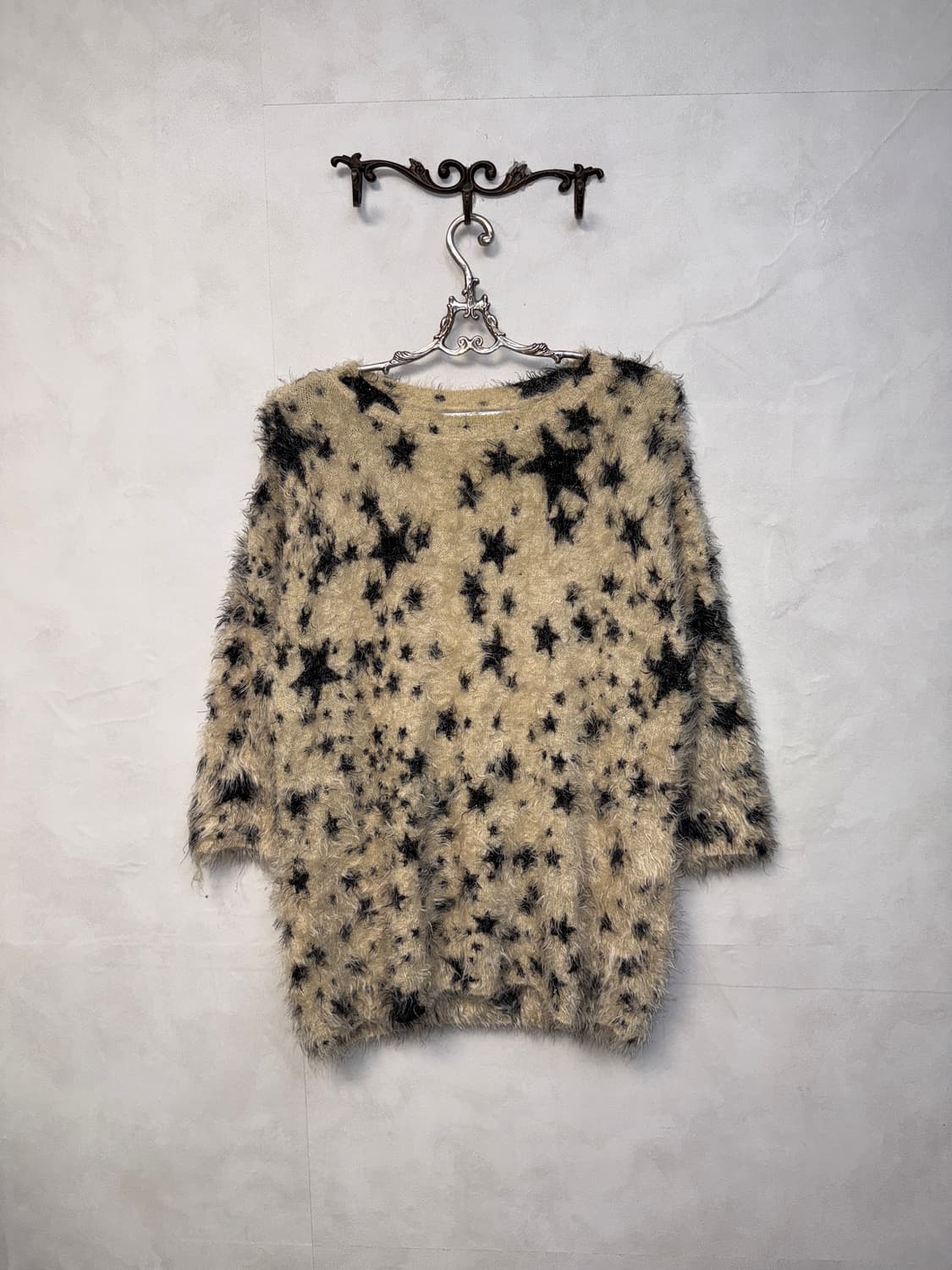 Beige black grunge star fur knit 상품이미지3