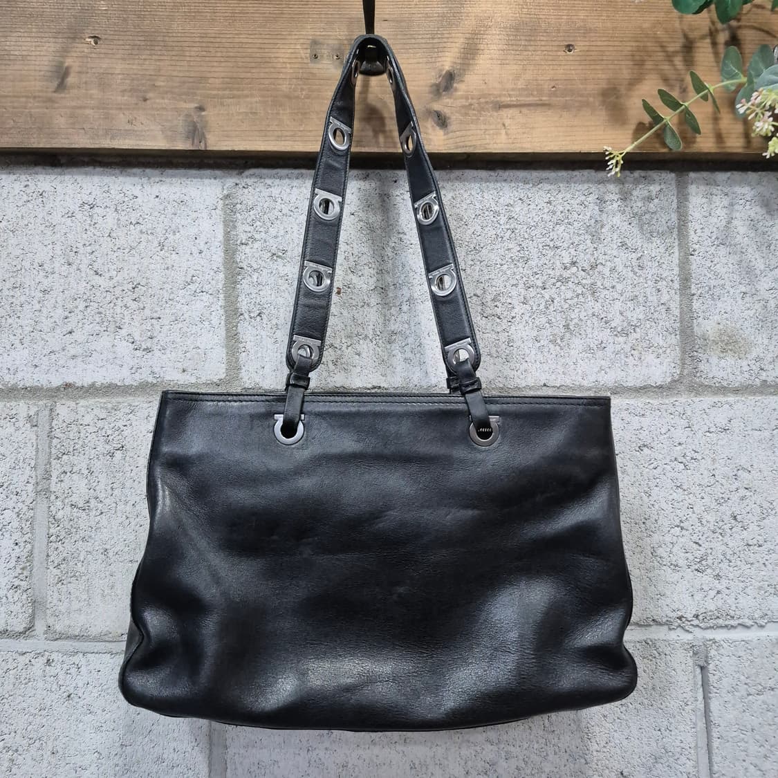 살바토레 페레가모 간치니 블랙레더 숄더백 상품이미지7