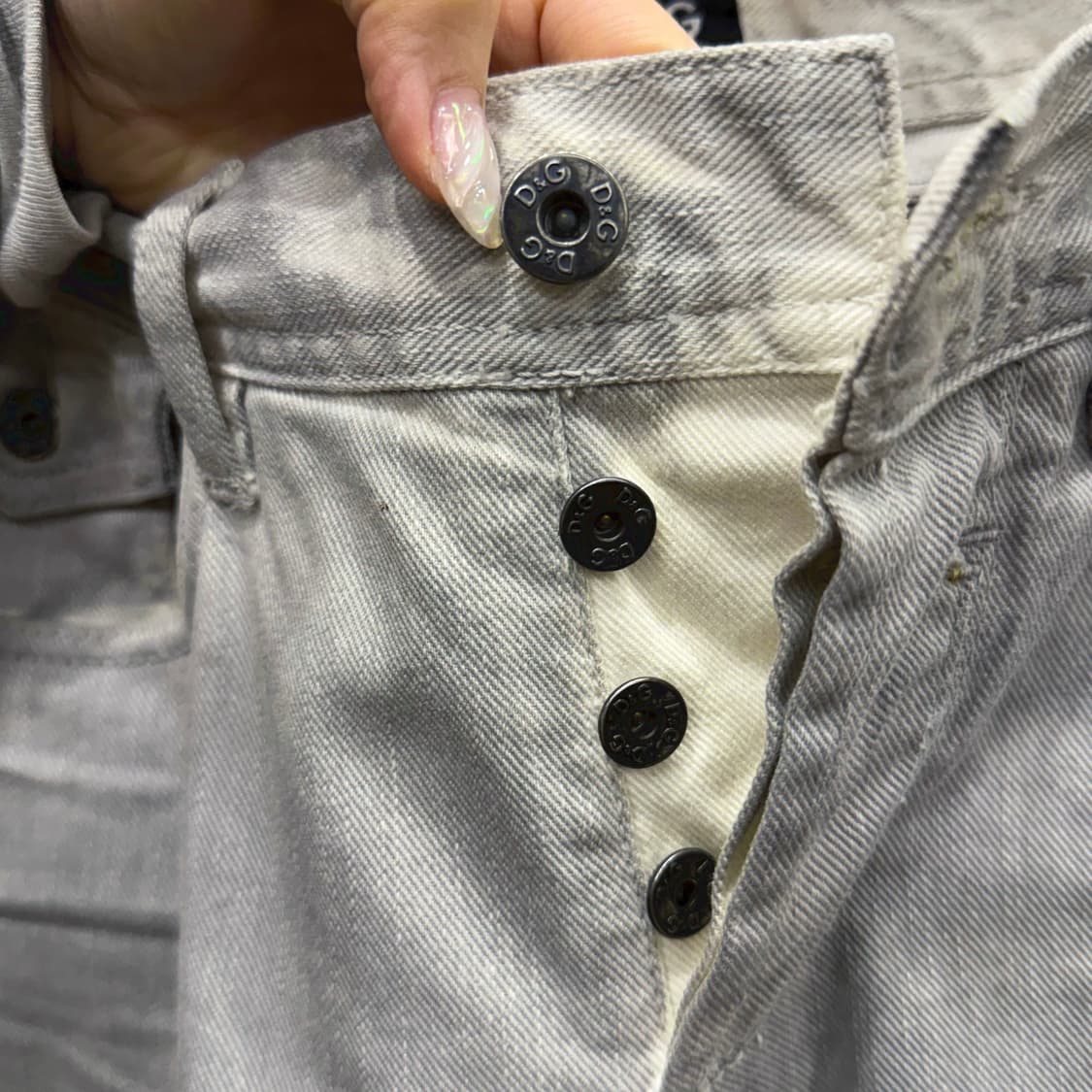 돌체앤가바나 4버튼 플랩포켓 디테일 워싱 데님 팬츠 슬림핏 연그레이 상품이미지6