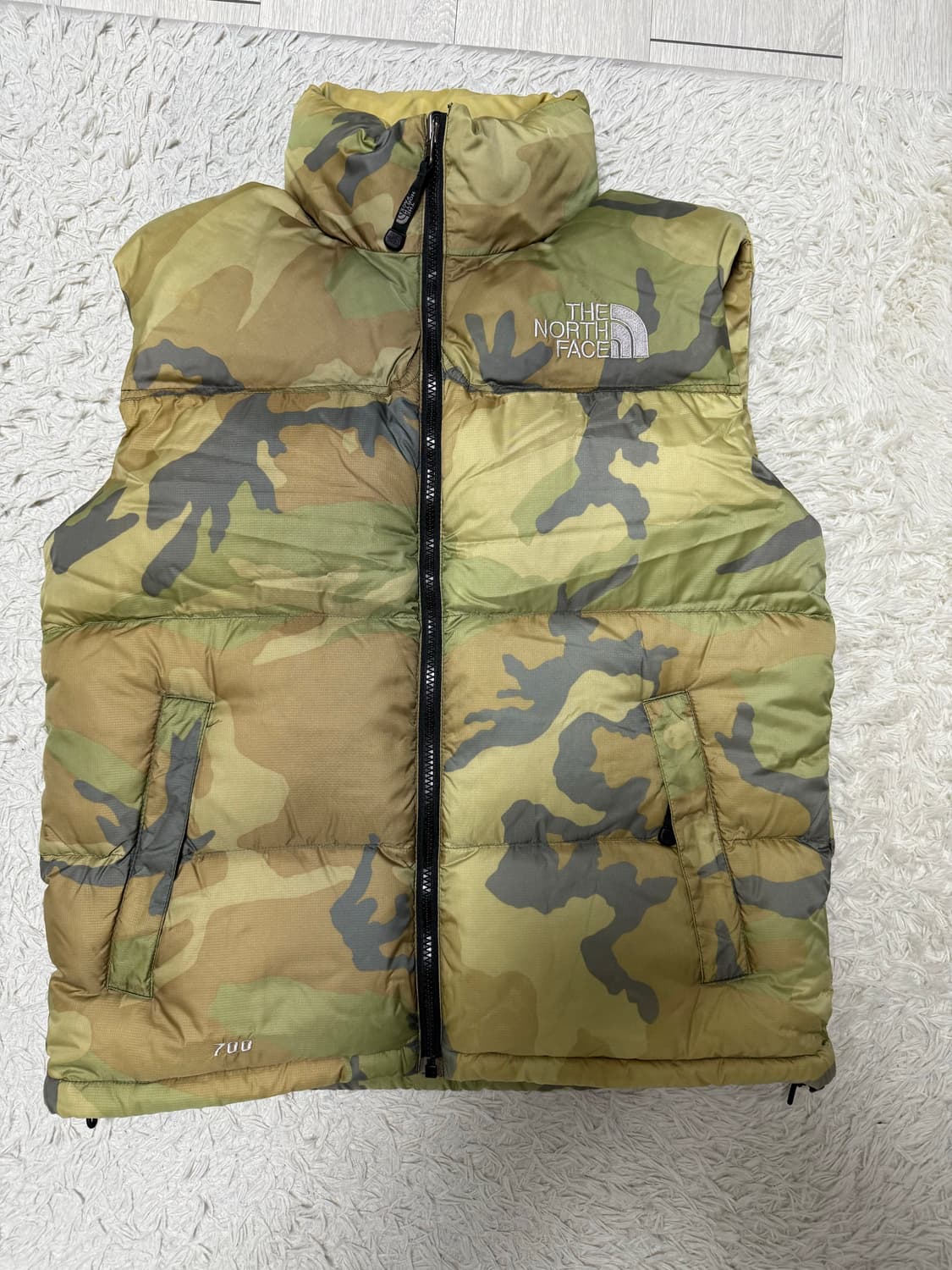 (S)노스페이스 센터 로고 카모 패딩 조끼 상품이미지3