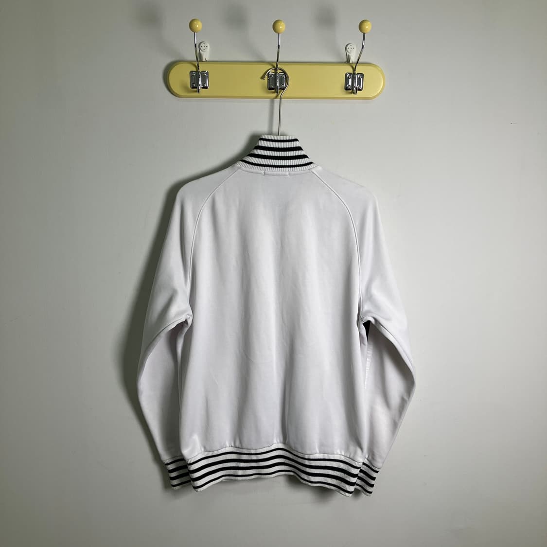 버버리 블랙라벨 화이트 트랙 집업 자켓 상품이미지2