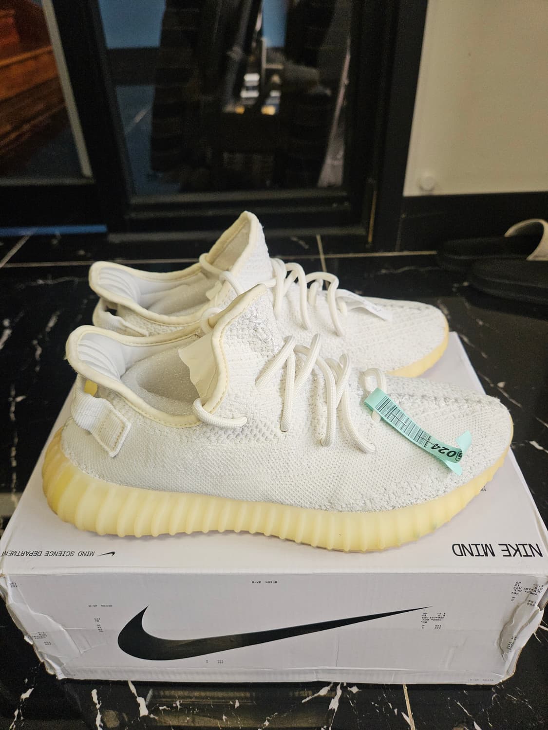 이지부스트350 크림화이트 상품이미지3