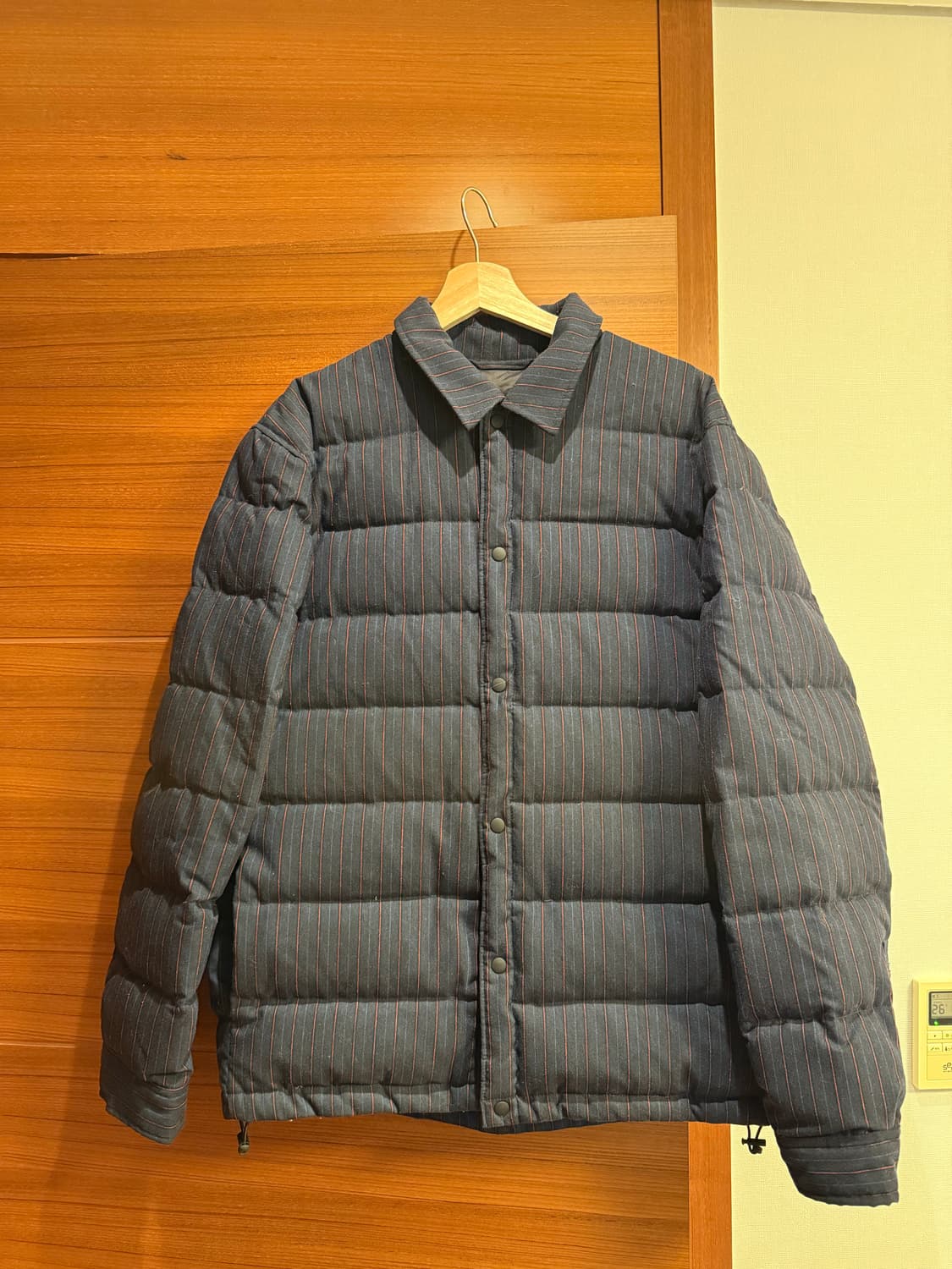 Kith 스트라이프 다운 자켓 상품이미지1