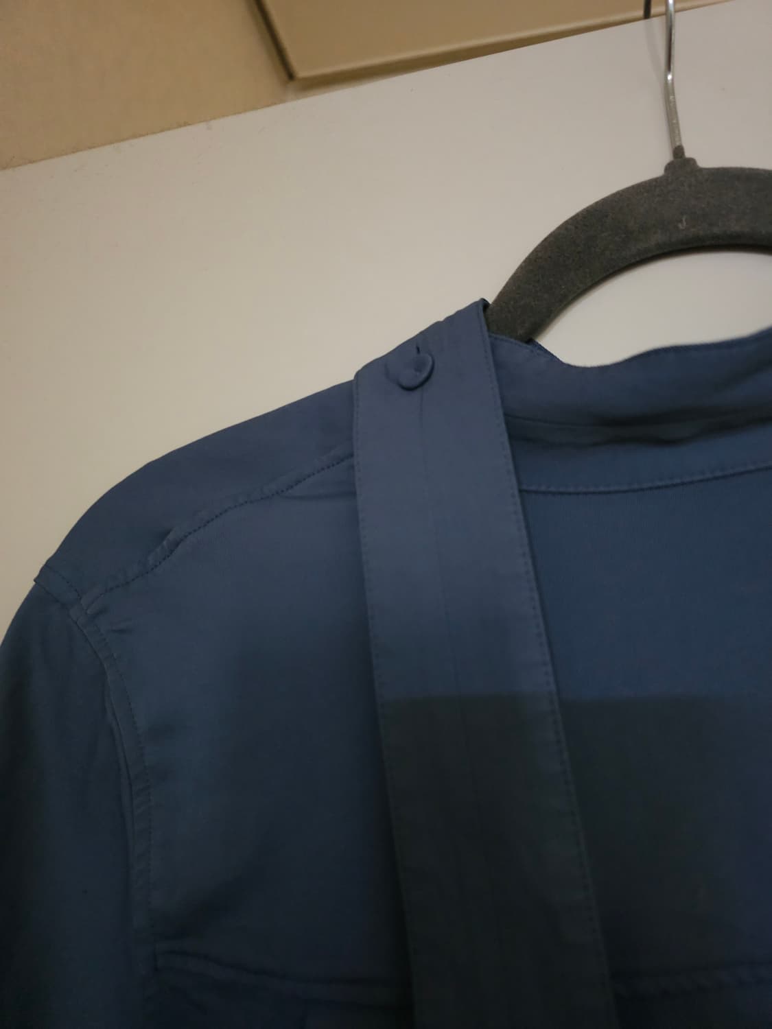 COS 코스 블루 드레이프 넥 블라우스 상품이미지4