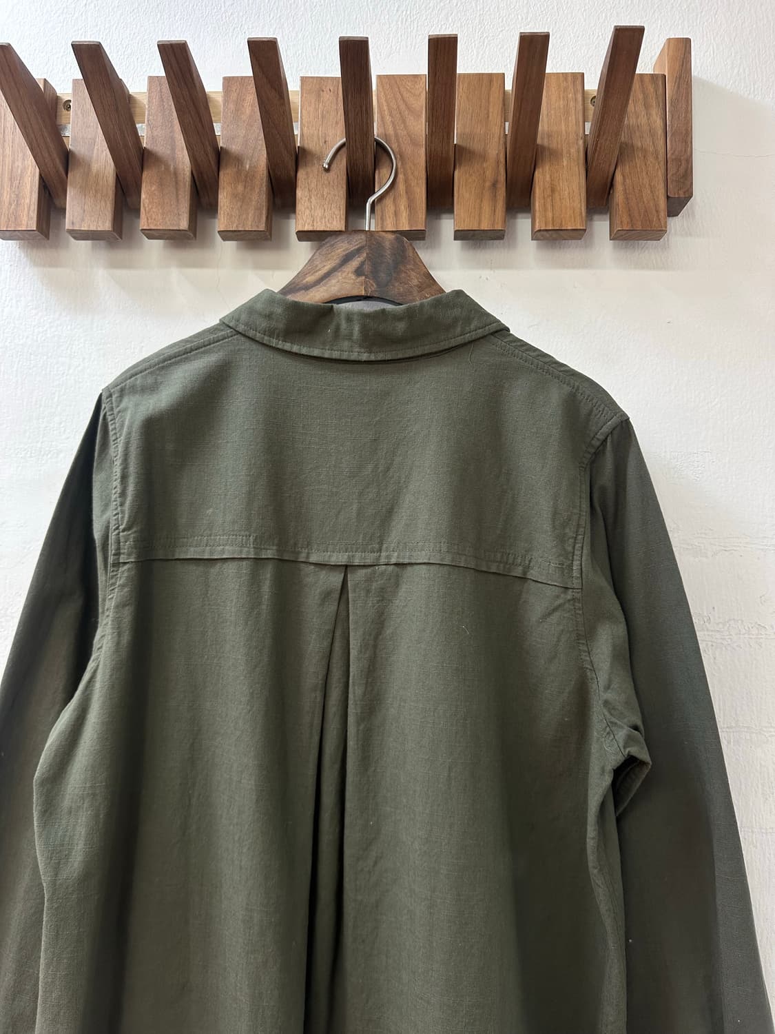 택있는새상품 일본빈티지 카키 포켓 디테일 싸개 버튼 셔츠 야상 자켓 상품이미지4