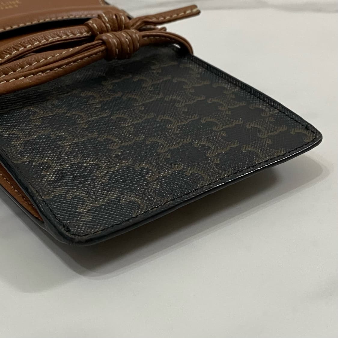 셀린느 트리옹프 캔버스 폰 파우치 휴대폰 미니백 10G332CQD04LU 상품이미지5