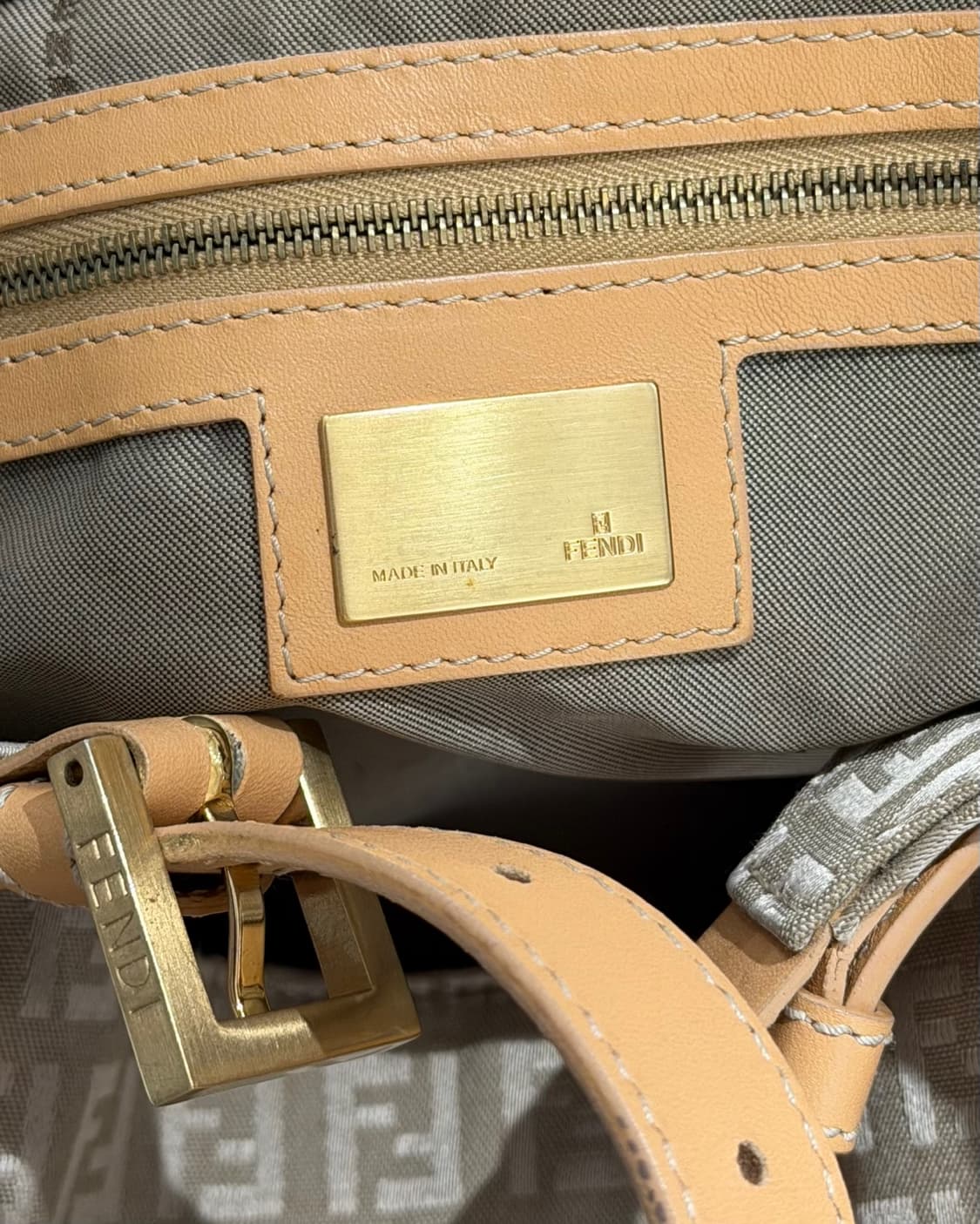 펜디 베이지 주키노 프린트 캔버스 숄더백 상품이미지6