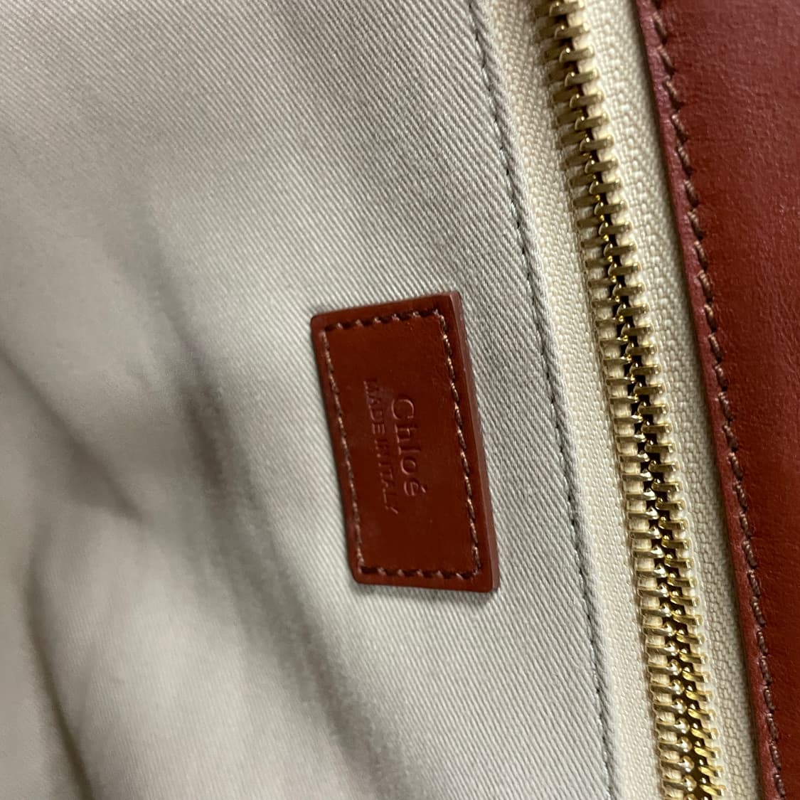 끌로에 페이 라지 브라운 레더 토트백 가방 상품이미지9