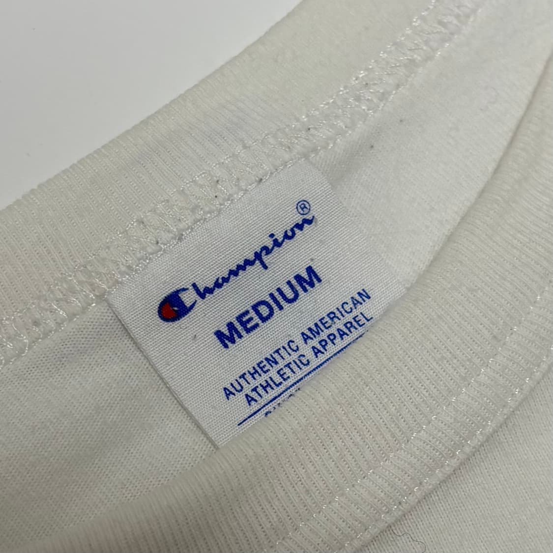 챔피언(Champion) 스크립트 로고 반팔 티셔츠 화이트 상품이미지3