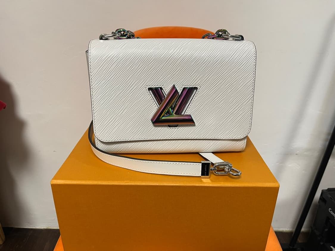 루이비통 트위스트 mm화이트 체인백 상품이미지4