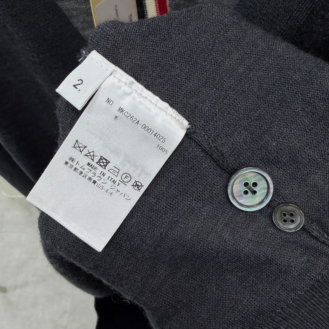 [미사용/2] 톰브라운 백삼선 울 가디건 다크 그레이 상품이미지7