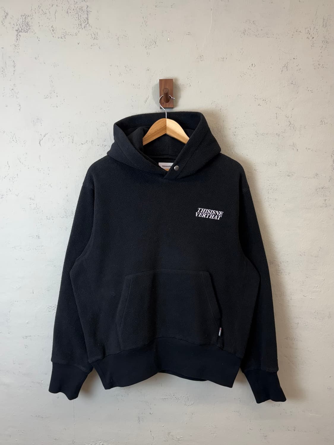 디스이즈네버댓 폴라텍 후리스 후드티 블랙 상품이미지1