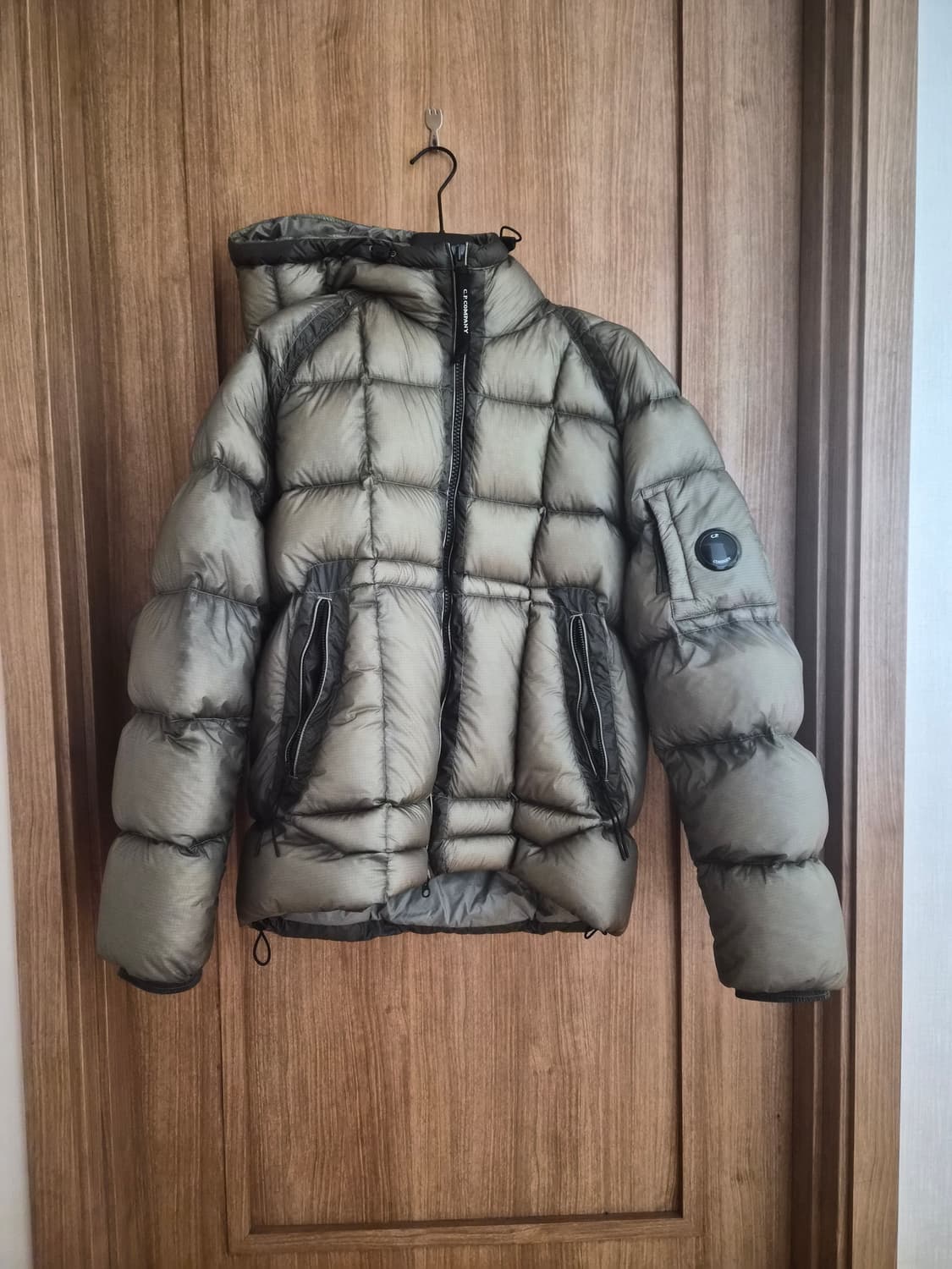 Cp컴퍼니 dd쉘 패딩 펀가이그레이L 상품이미지1