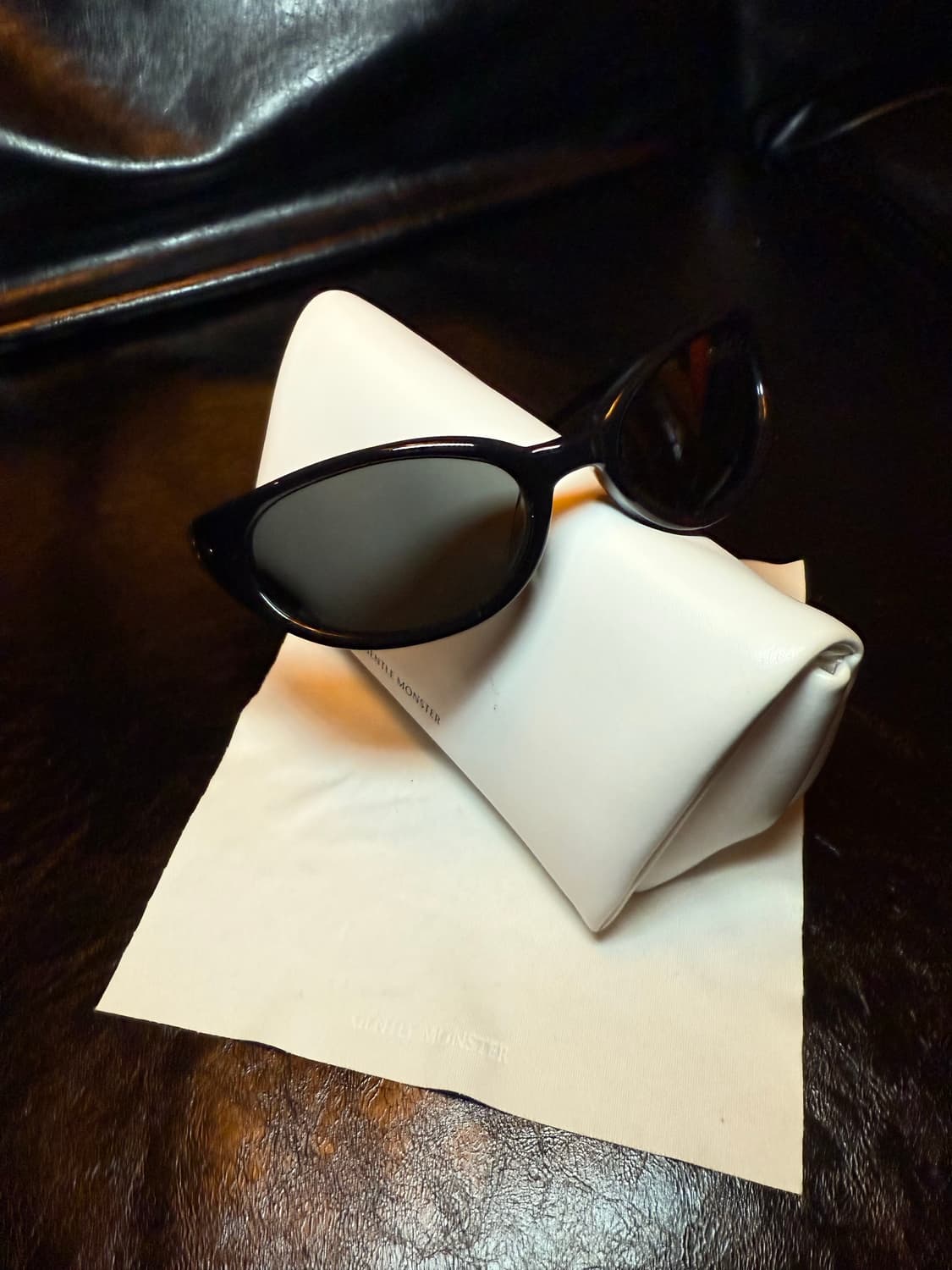 젠틀몬스터 영 01 블랙 상품이미지8