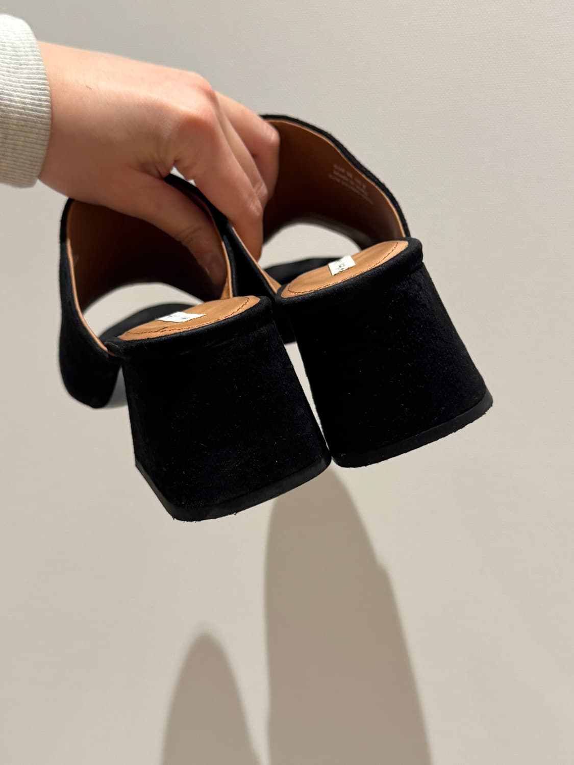 앤아더스토리즈 스웨이드 뮬 상품이미지4