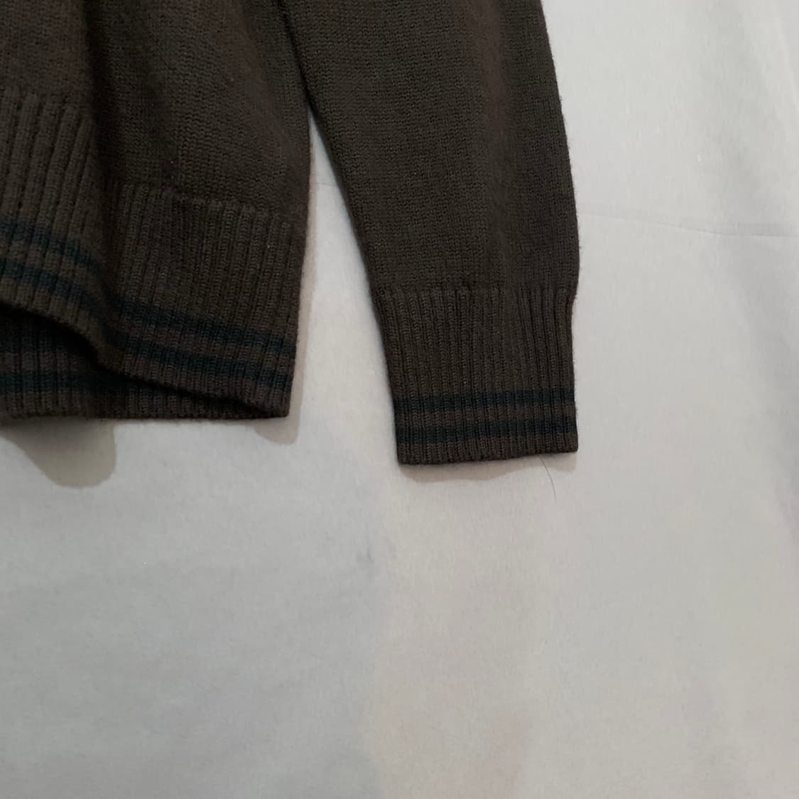 L COS 코스 릴렉시드 컨트래스트 립 메리노 울 오픈 카라티 니트 상품이미지4