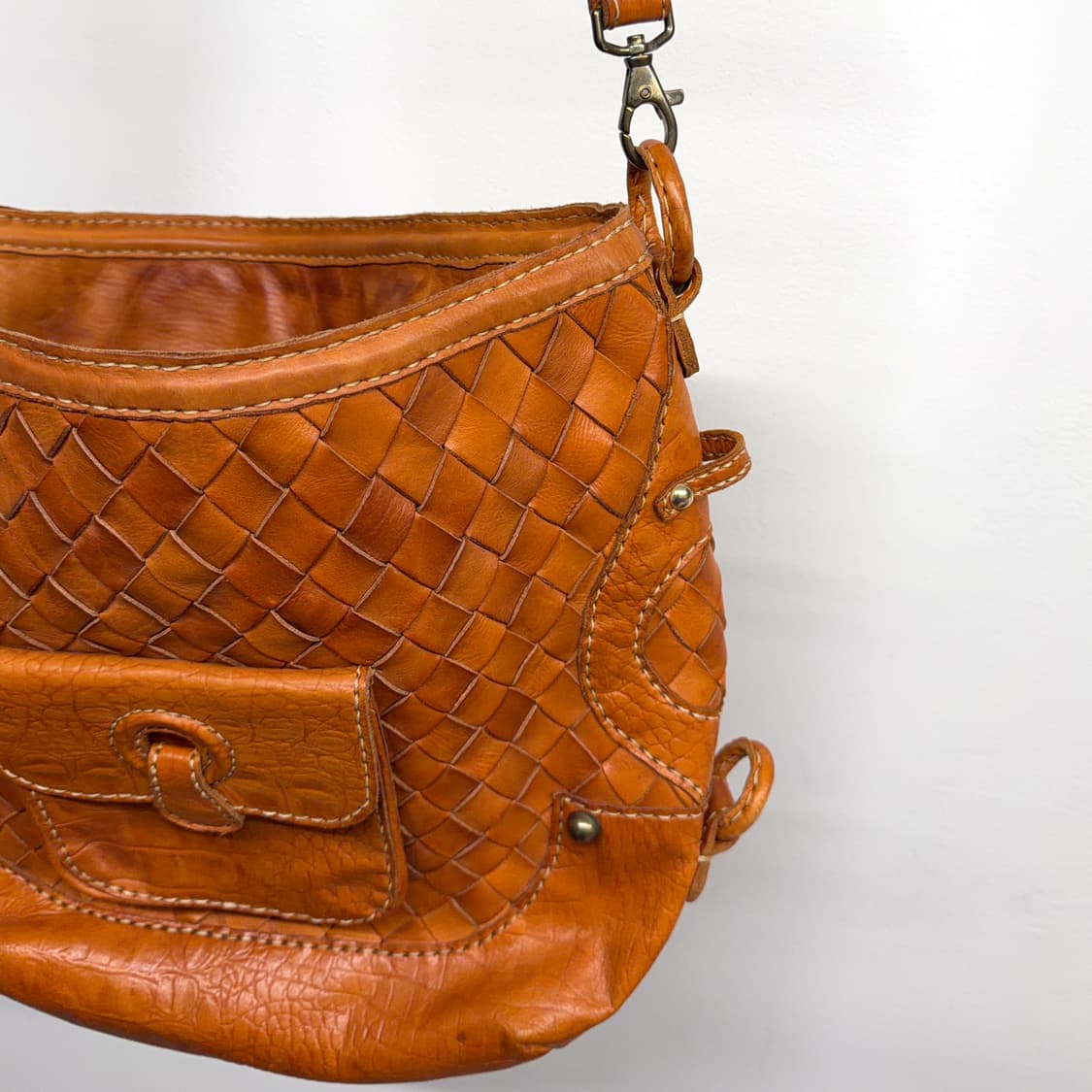 Robita 카우레더 위빙 숄더백  상품이미지4