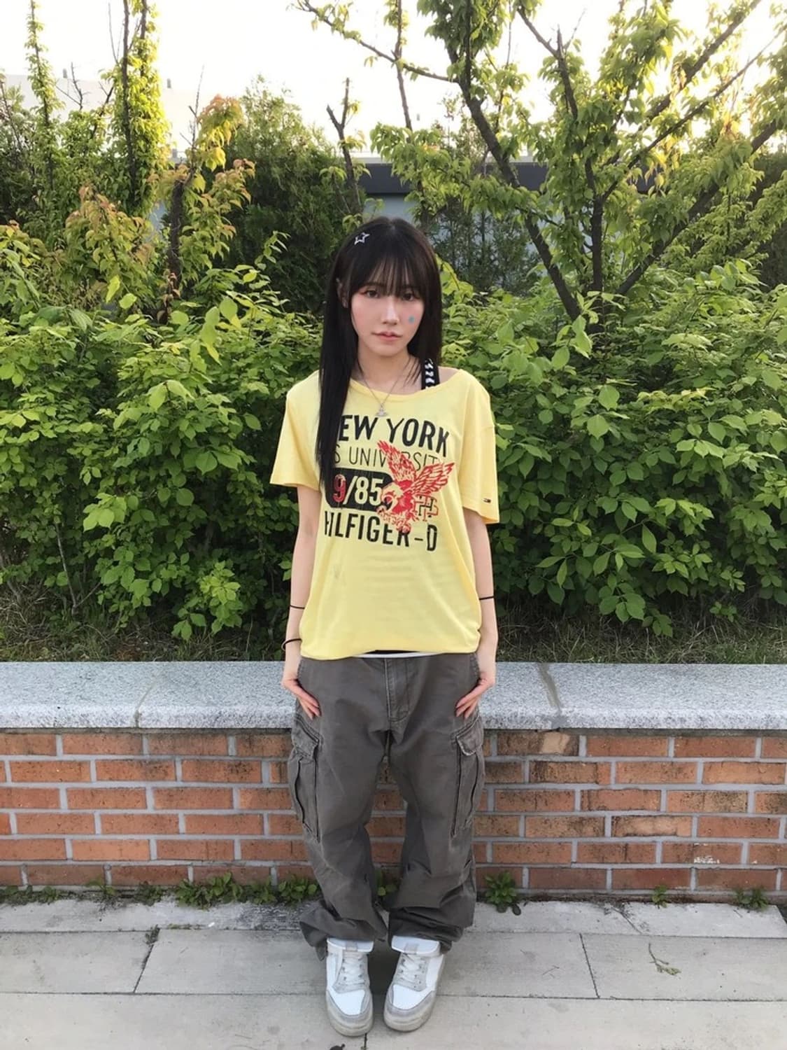 Tommy Hilfiger Yellow Graphic Tee 상품이미지1