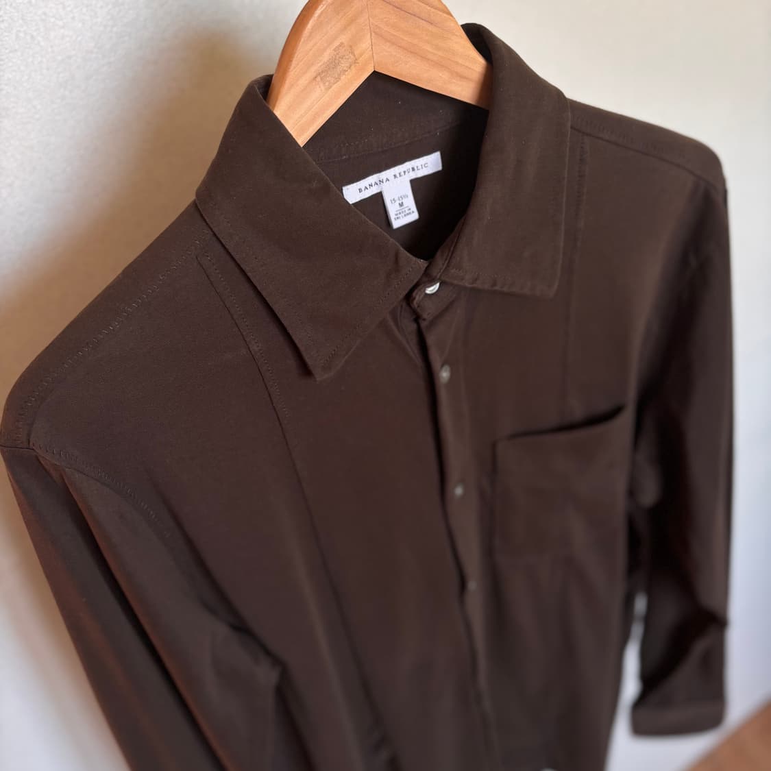 바나나 리퍼블릭 M 100 솔리드 브라운 셔츠 변색 하자 상품이미지3