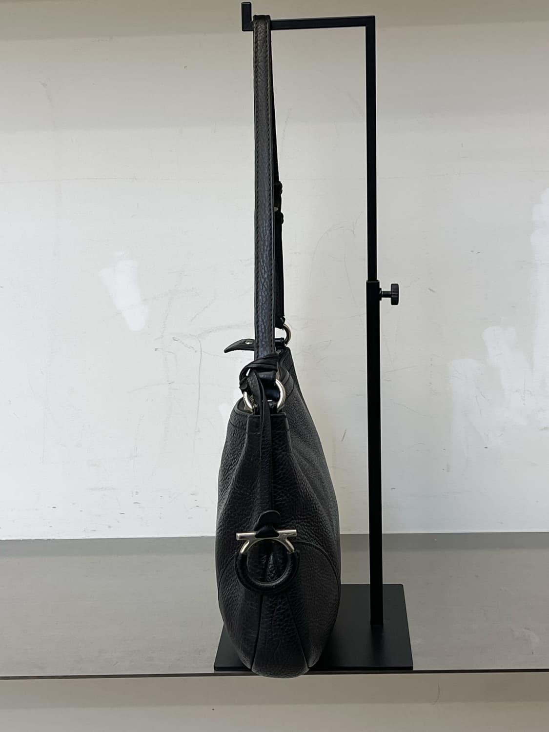 살바토레 페라가모 레더 숄더 백 상품이미지2