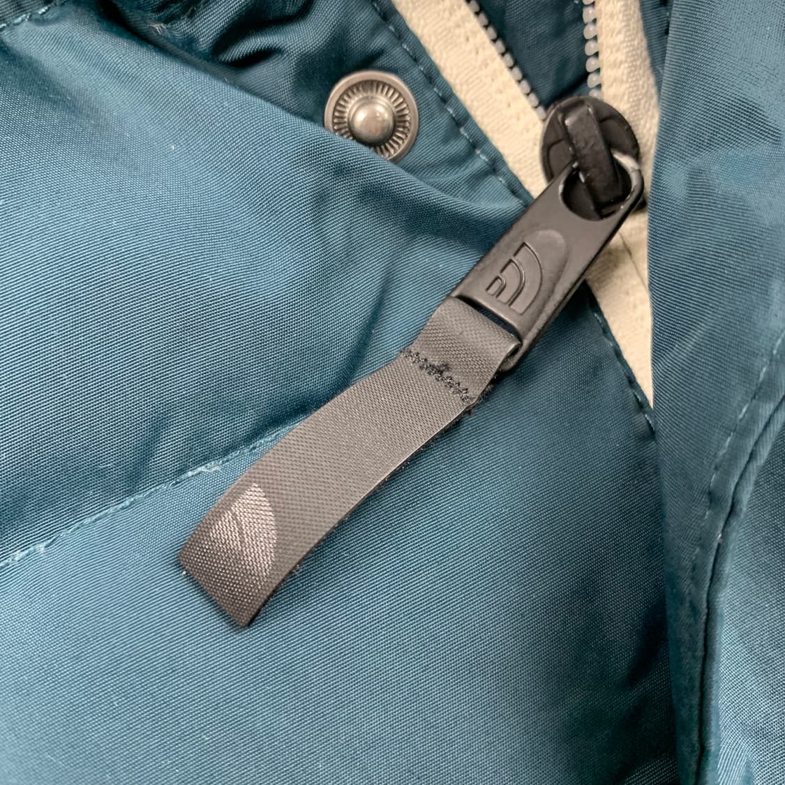 노스페이스 자수로고 550필 구스다운 패딩 상품이미지4