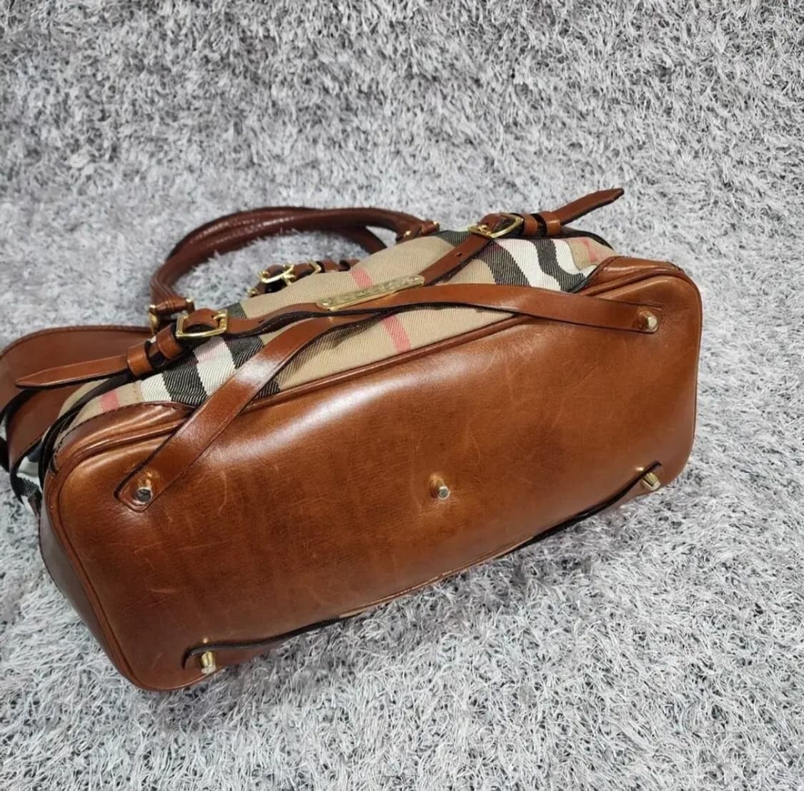 버버리 카프스헤이마켓 체크 토트백 상품이미지4