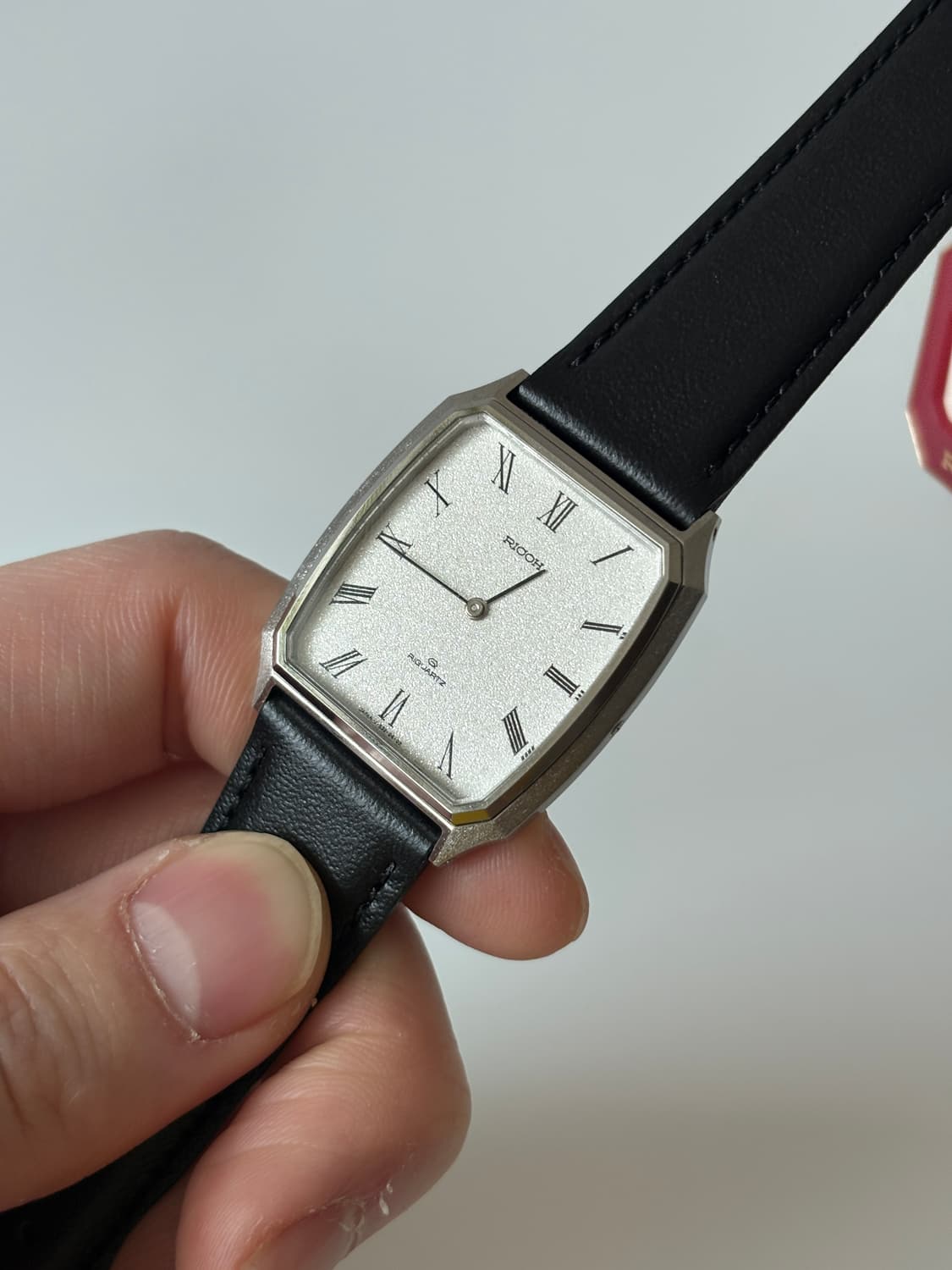 1980년대 펄 텍스처 다이얼 실버 탱크 쿼츠 남성 데드스탁 상품이미지3