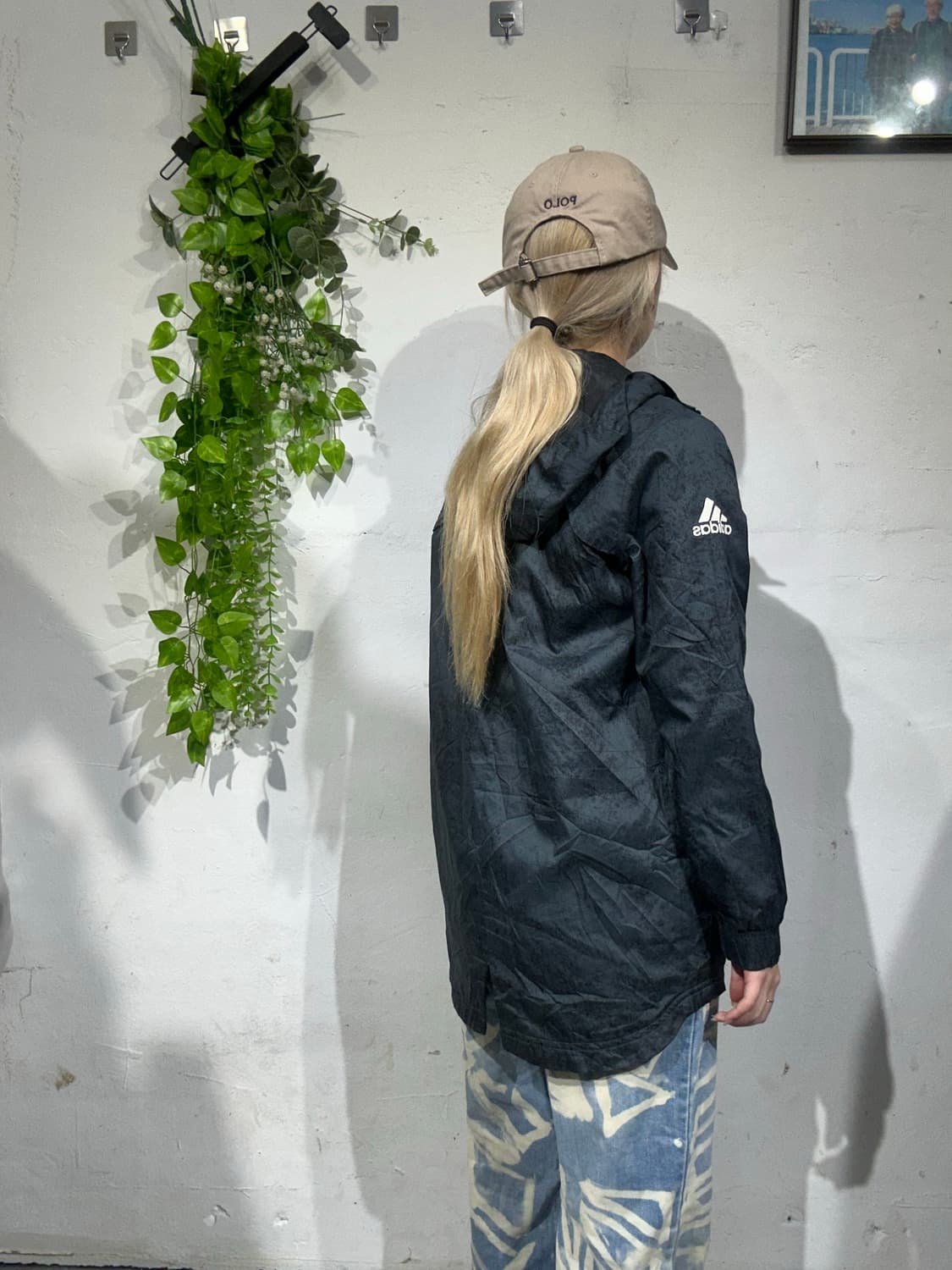 아디 차콜 패턴 후드 바람막이 자켓 상품이미지3