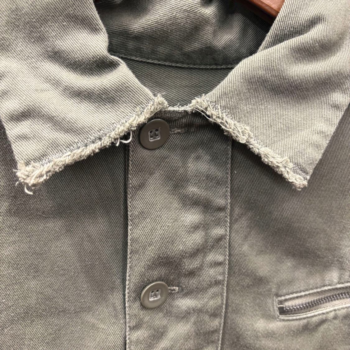 디젤 코튼 긴팔 셔츠 집업 포켓 어깨 견장 소매 로고 프린팅 디테일 카키 상품이미지6