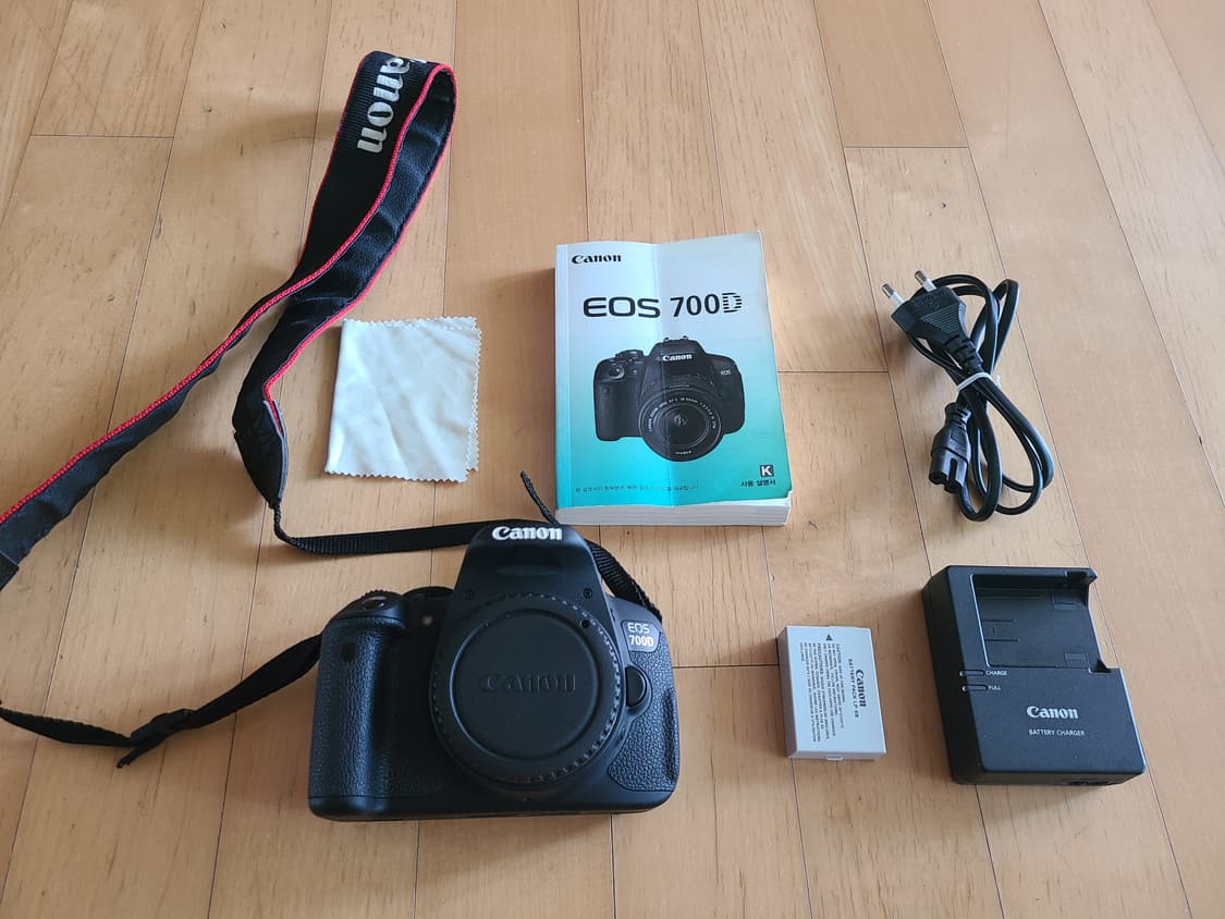 캐논 EOS 700D 카메라 (5,500컷 상태 좋음) 상품이미지1