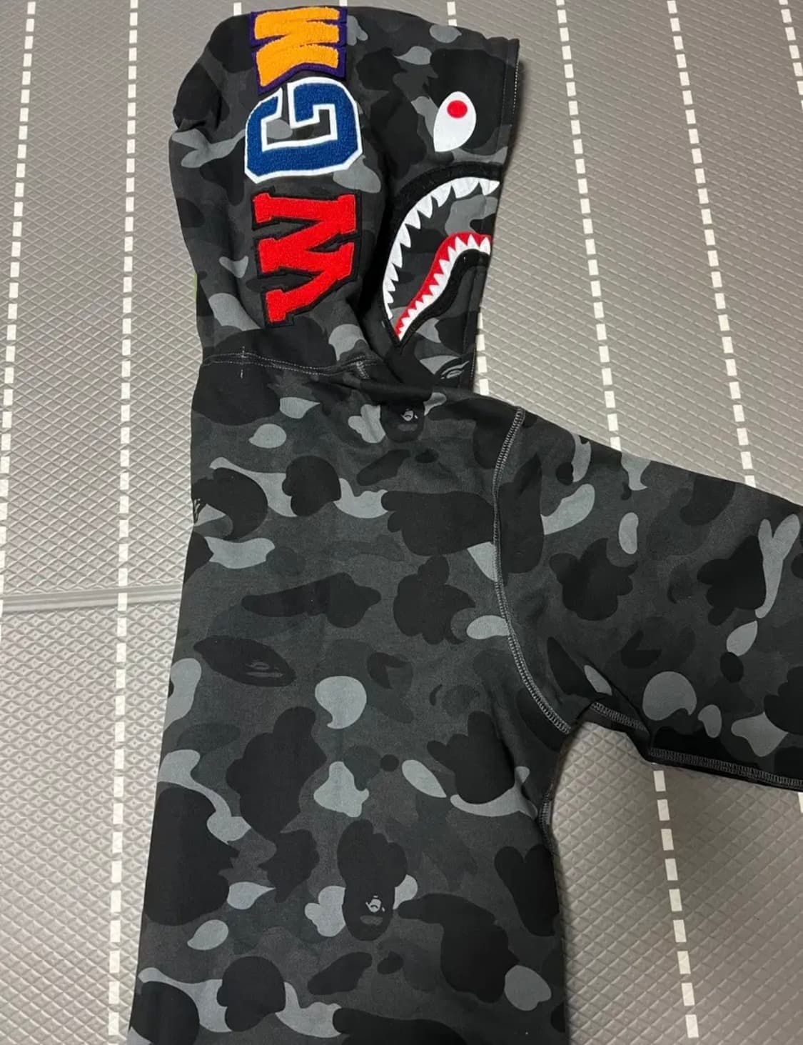 베이프 흑계 샤크 후드집업 판매 상품이미지2