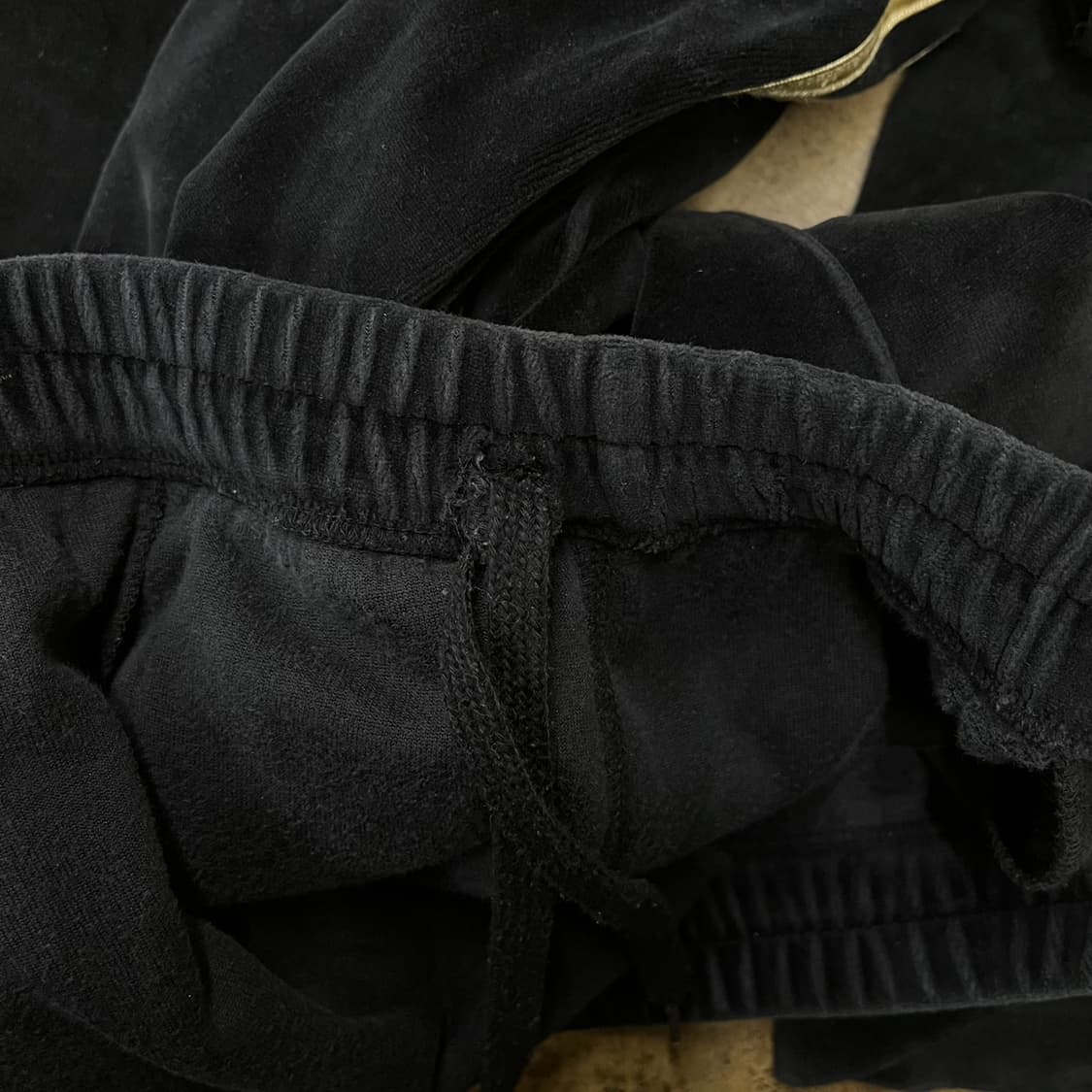 [정품/105] 아디다스 벨벳 검금 트랙 바지 블랙  상품이미지7