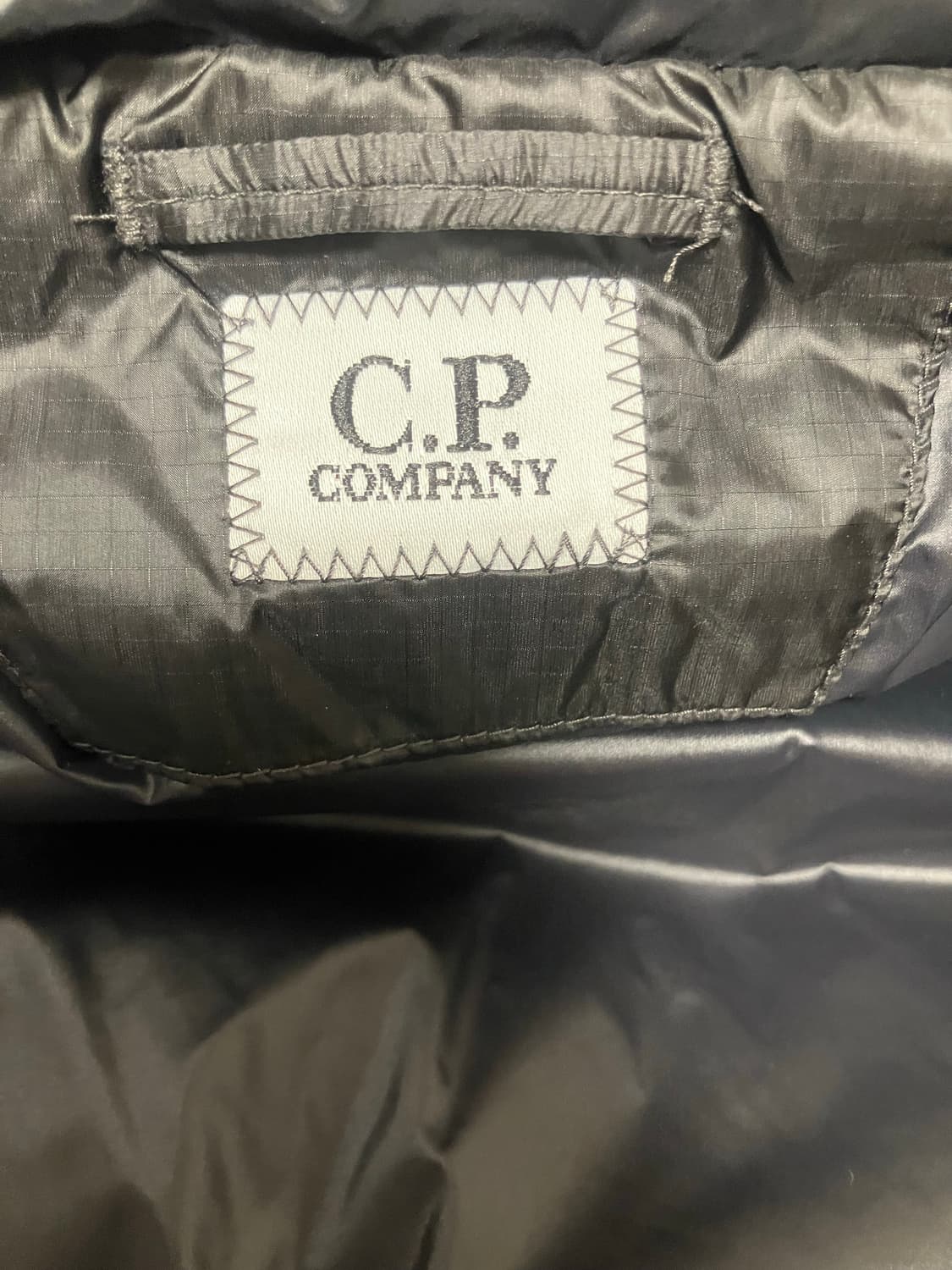 CP컴퍼니 DD쉘 다운 자켓 블랙M 상품이미지7