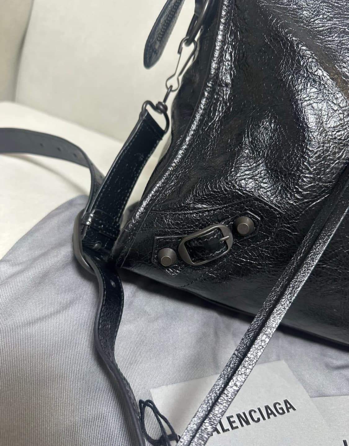 [26ss 새상품급] 발렌시아가 르 시티 모터백 미터 움 블랙 상품이미지3