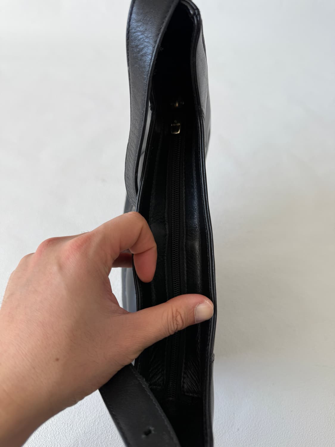 아이그너(AIGNER) 레더 숄더백 상품이미지7