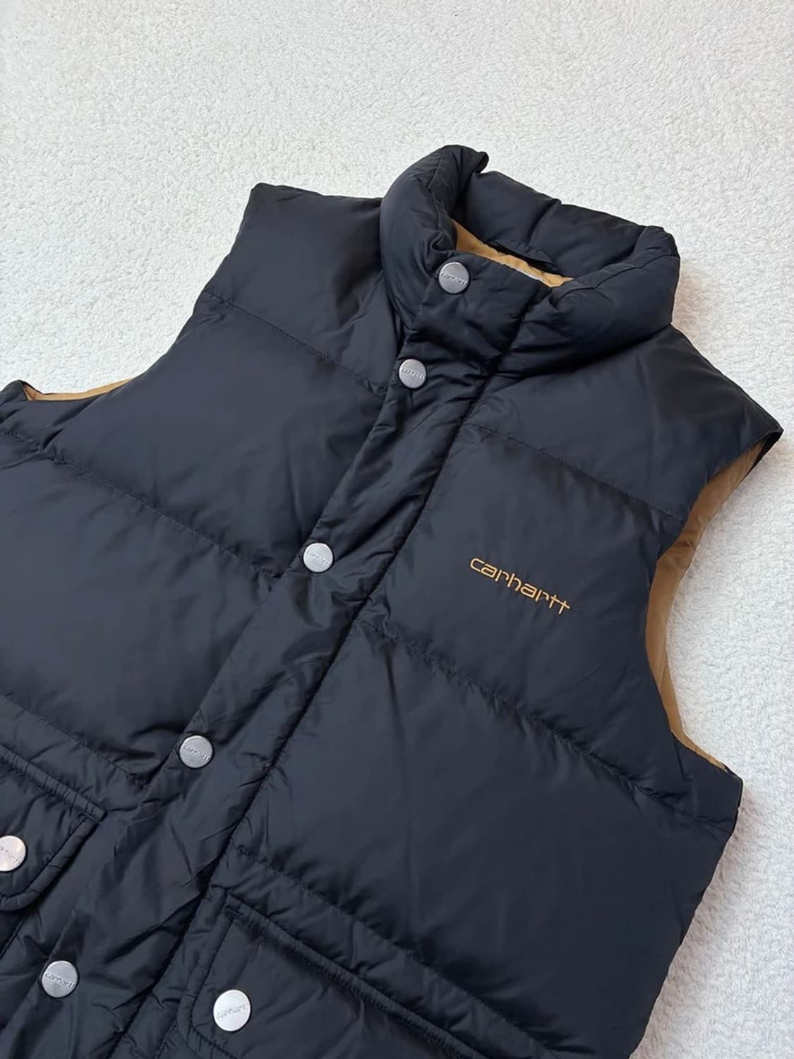 칼하트 WIP 덕다운 패딩 조끼 PN5915    상품이미지3