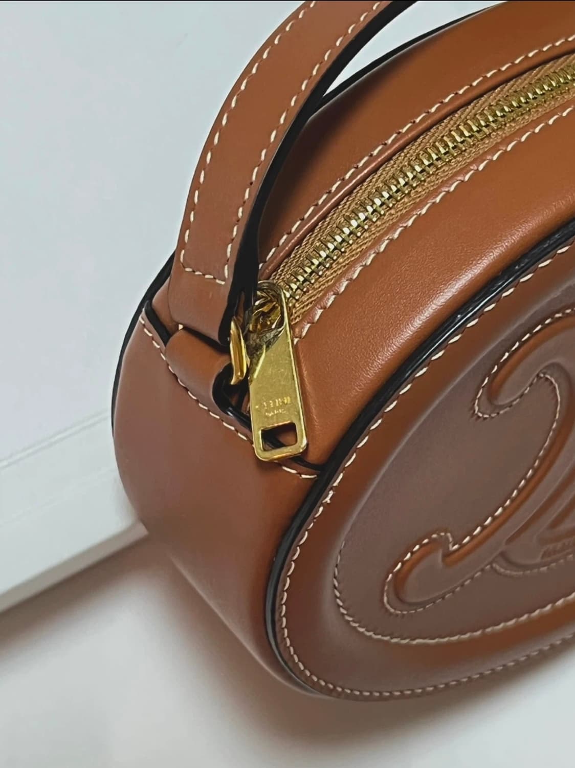 셀린느 트리오페 오벌펄스 미니 탄 크로스백(풀박스) 상품이미지2