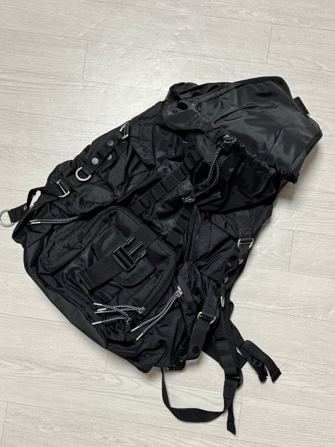 앤더슨벨 유니섹스 테크니컬 스몰 베를린 백팩 블랙 상품이미지7