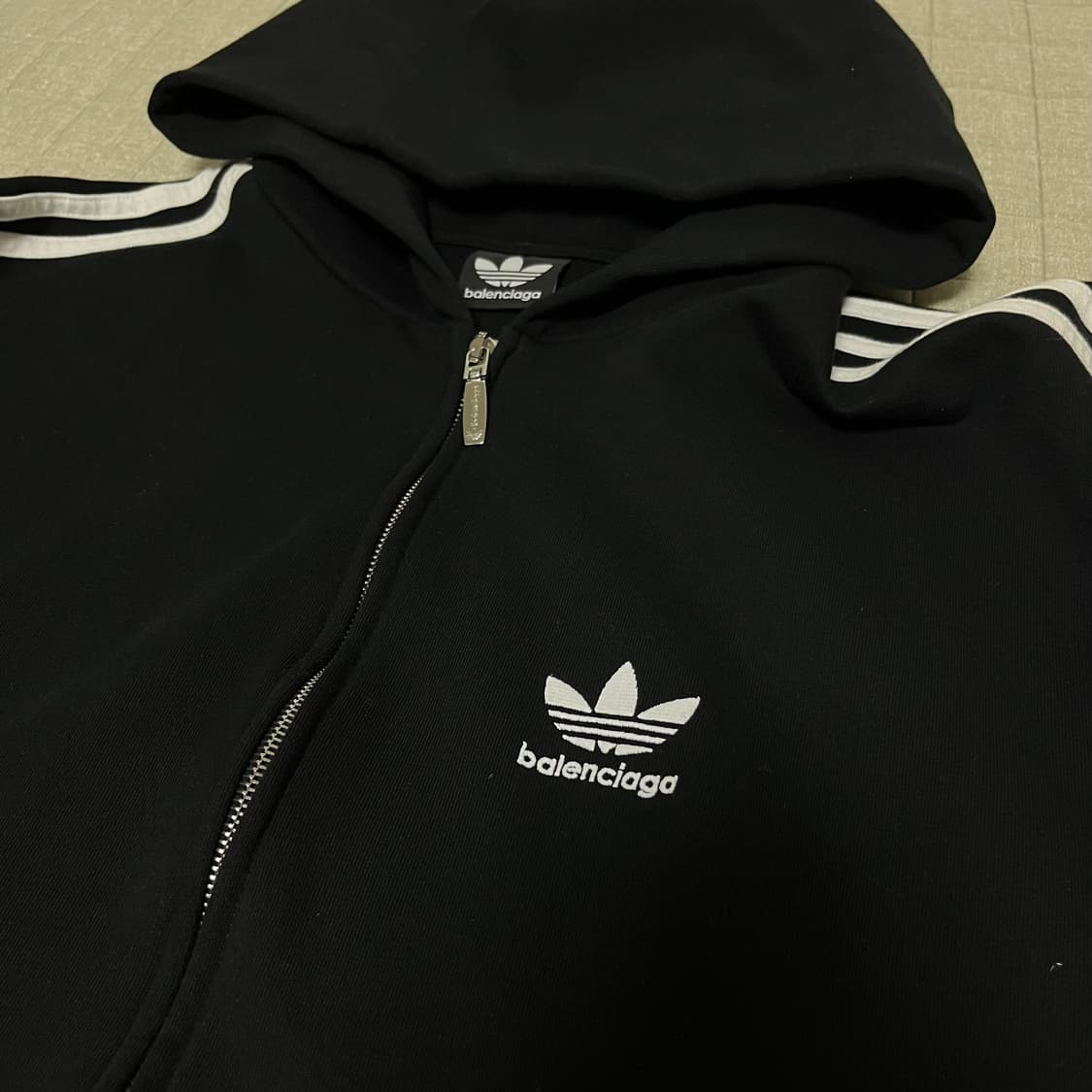 [XXS] 발렌시아가 아디다스 스몰핏 후드집업 블랙 상품이미지2