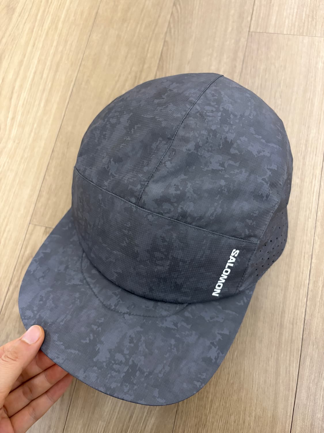 살로몬 에어로 서큘 런 캡 차콜 상품이미지1